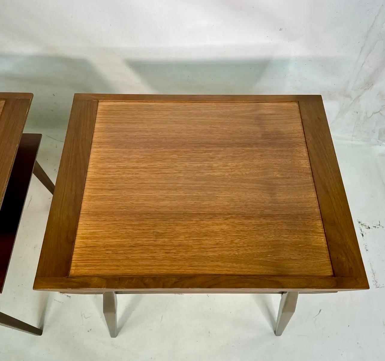 Pareja de mesas auxiliares escalonadas de nogal Gio Ponti para M. Singer & Sons en venta 3