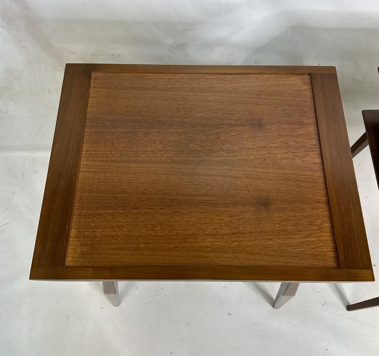 Pareja de mesas auxiliares escalonadas de nogal Gio Ponti para M. Singer & Sons en venta 5
