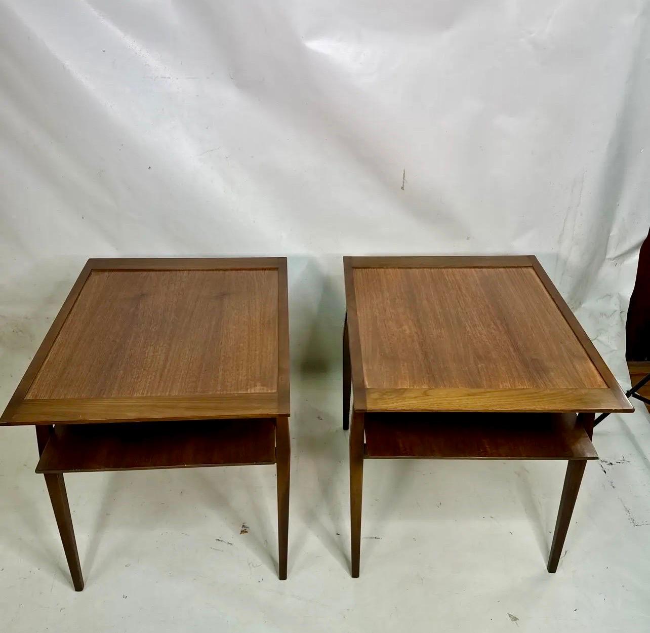 Pareja de mesas auxiliares escalonadas de nogal Gio Ponti para M. Singer & Sons en venta 1