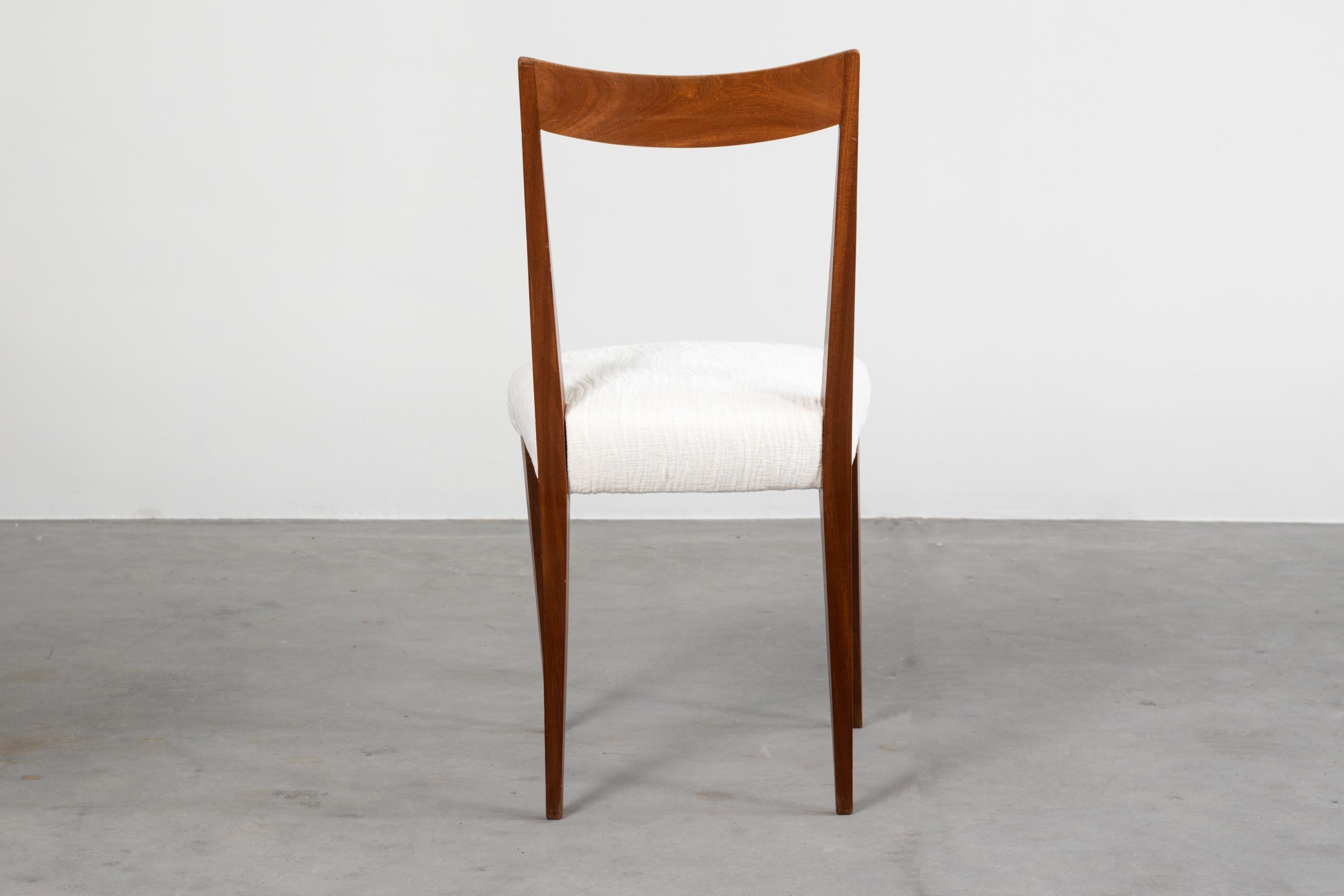 Giò Ponti Two Dining Chairs Wooden Structure and Ivory Fabric In Good Condition In Montecatini Terme, IT