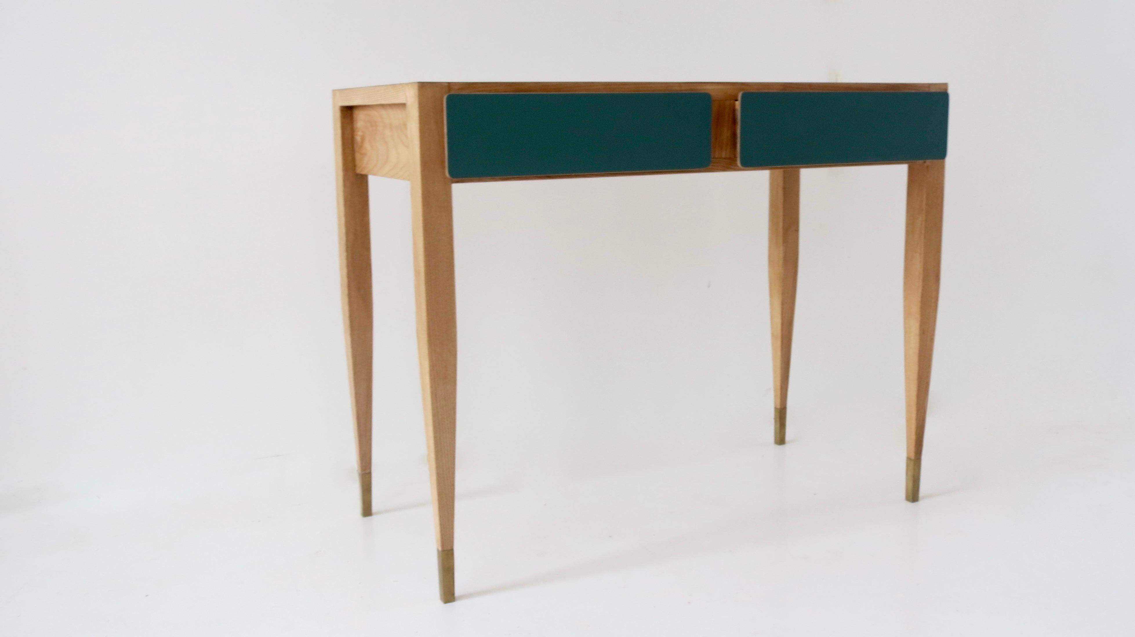 Rare vanity dressing table designed by Gio Ponti for the rooms of the Hotel Parco dei Principi in Roma
manufactured by Giordano Chiesa, 1964
two drawers
ash, laminate, nickel-plated brass- sold without the table mirror on top