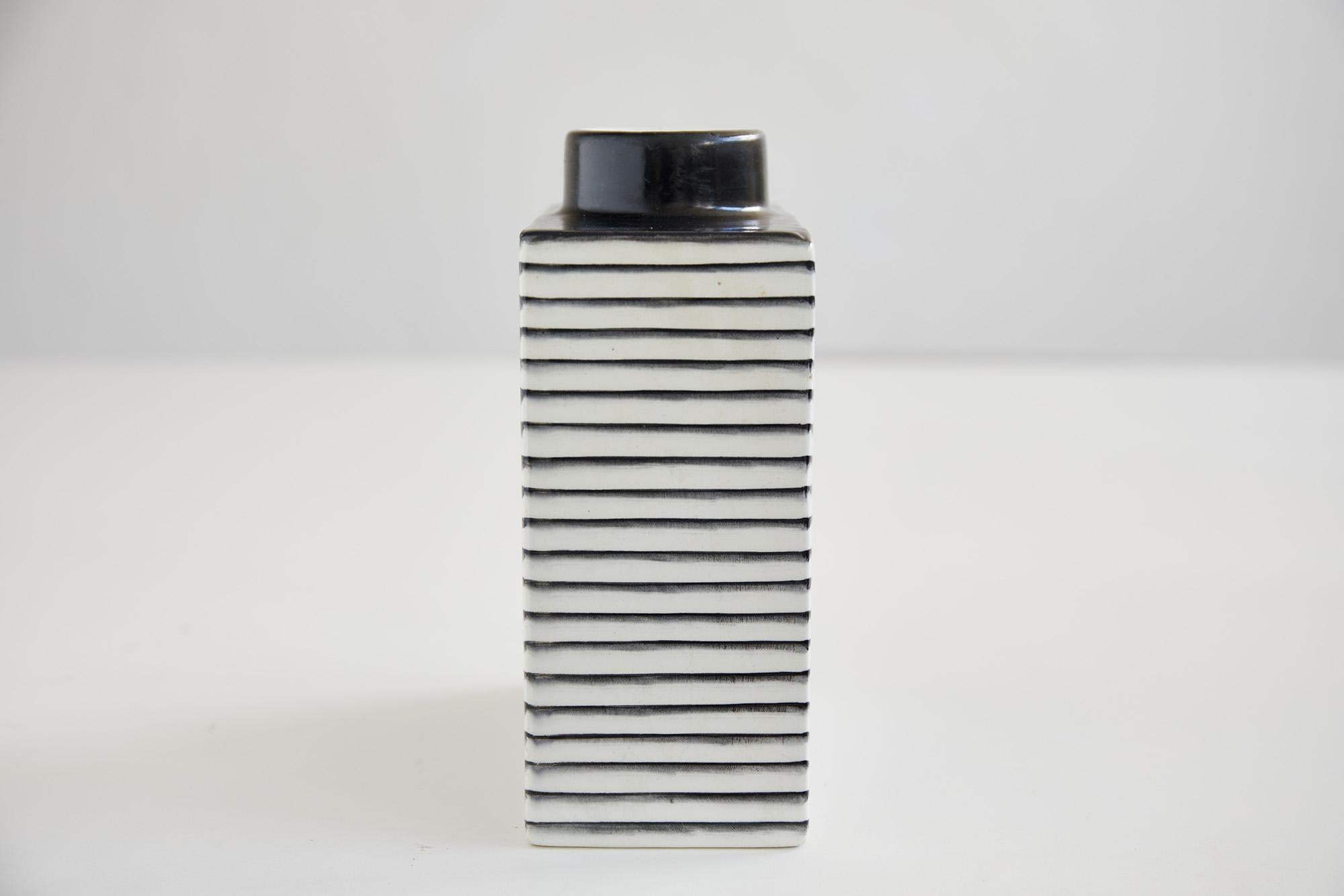 Inizio XX secolo Vaso di Gio Ponti, Richard Ginori, Italia, 1929-30. Porcellana smaltata. in vendita