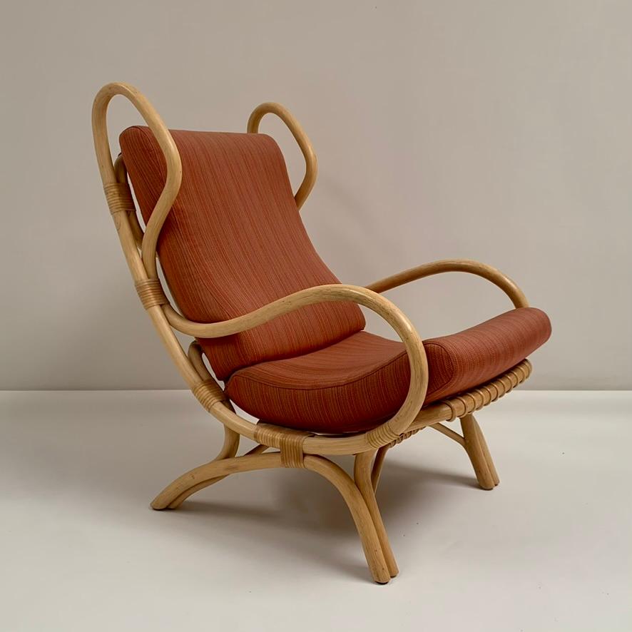 Rara tumbona de bambú 'Continuum' modelo BP16 diseñada por Gio Ponti, para Bonacina. 
Bambú, mimbre y tapicería y cojín originales. 
Dimensiones: 102 cm de altura total, 95 cm de profundidad, 63 cm de anchura, altura del asiento: 37 cm.
Buen estado