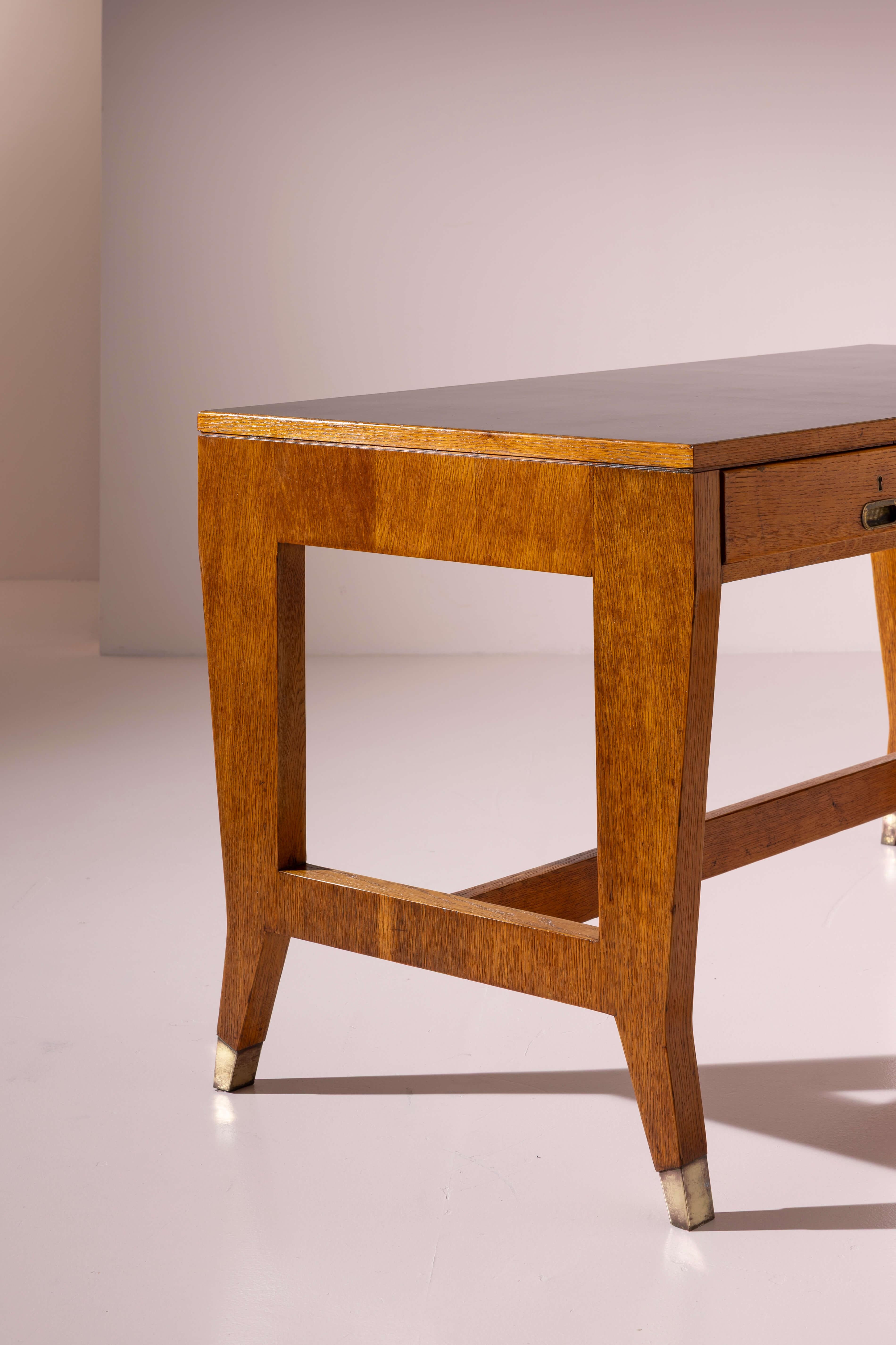 Gio Ponti walnut desk for BNL offices, Italy, 1950s In Good Condition For Sale In Chiavari, Liguria