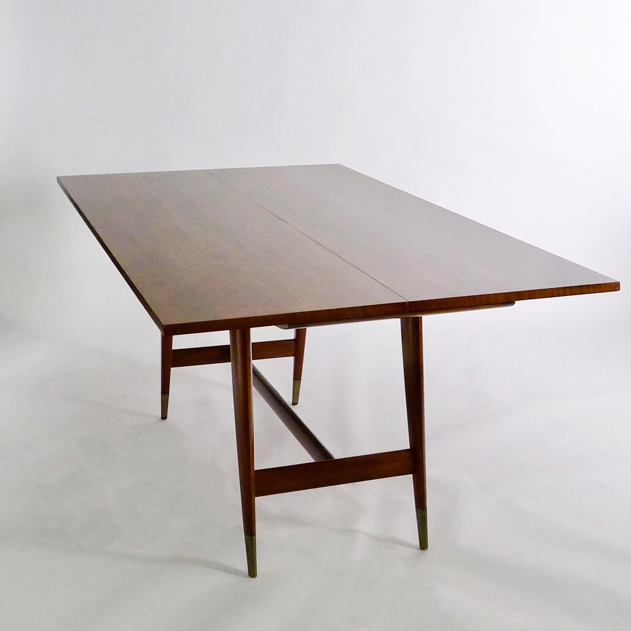 Gio Ponti, Consola/Mesa de comedor abatible de nogal, modelo 2134, Singer &Sons, años 50 en venta 5