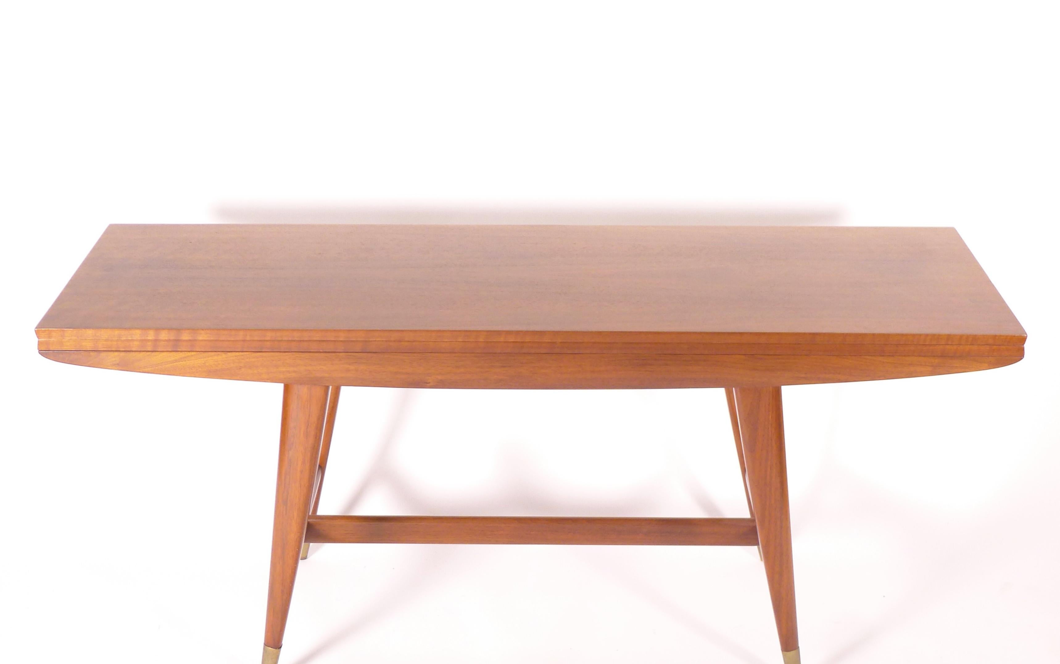 Gio Ponti, Consola/Mesa de comedor abatible de nogal, modelo 2134, Singer &Sons, años 50 Italiano en venta