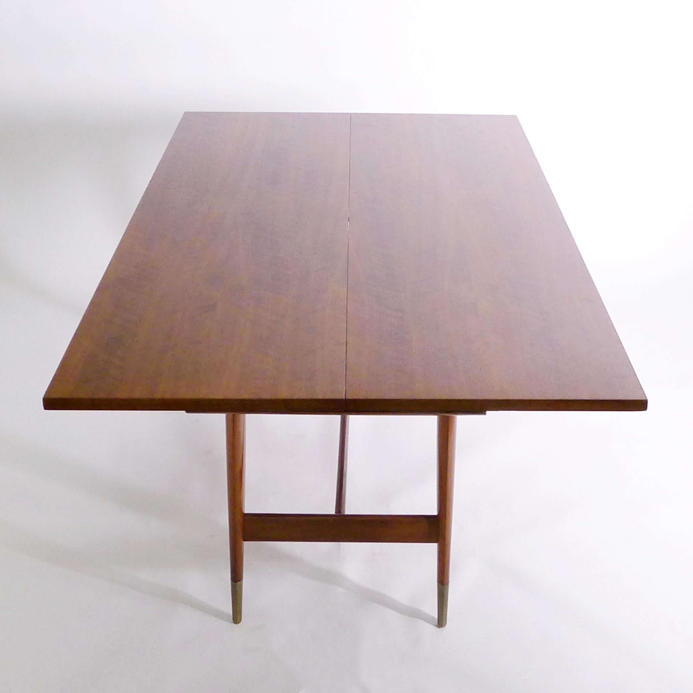 Gio Ponti, Consola/Mesa de comedor abatible de nogal, modelo 2134, Singer &Sons, años 50 mediados del siglo XX en venta