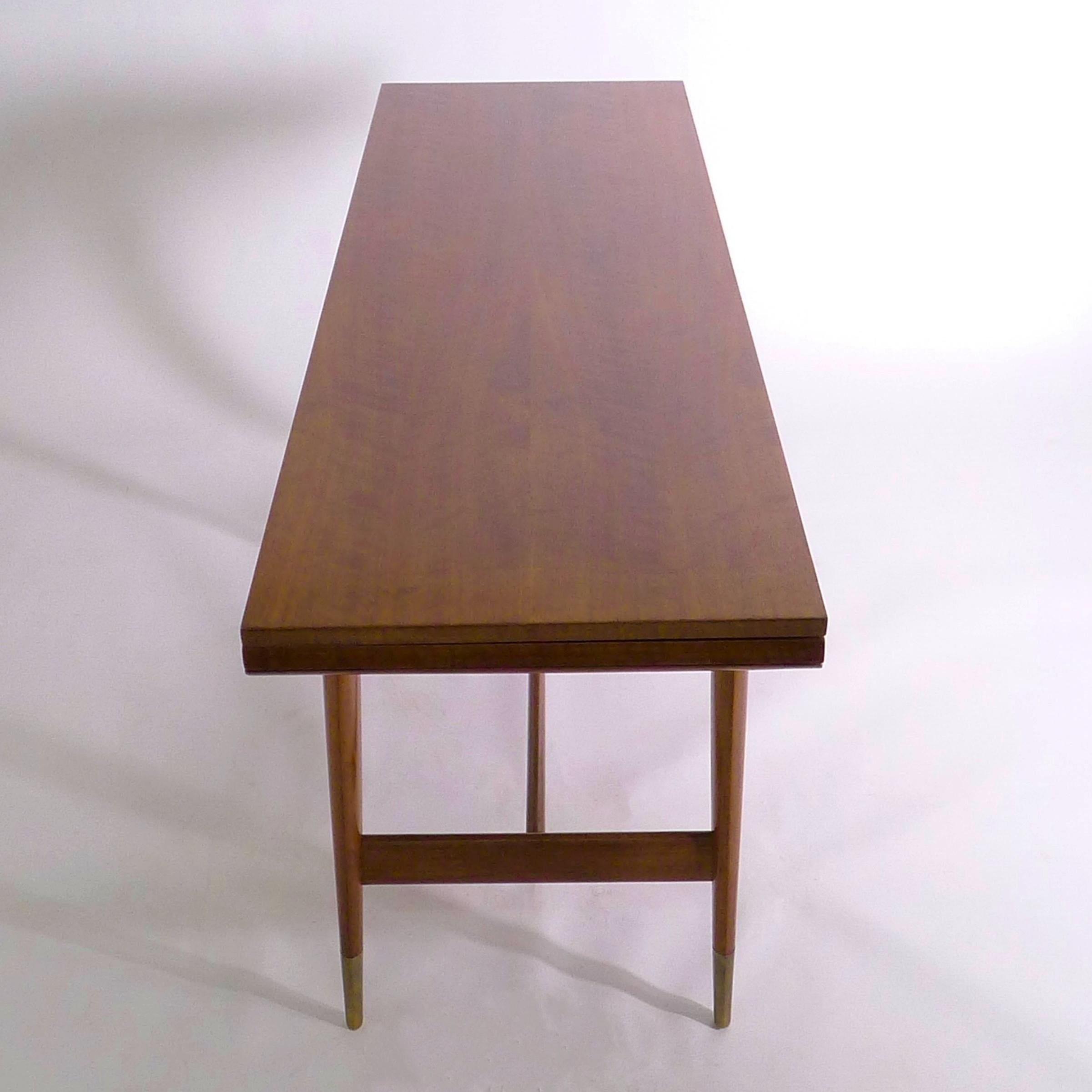 Gio Ponti, Consola/Mesa de comedor abatible de nogal, modelo 2134, Singer &Sons, años 50 Latón en venta