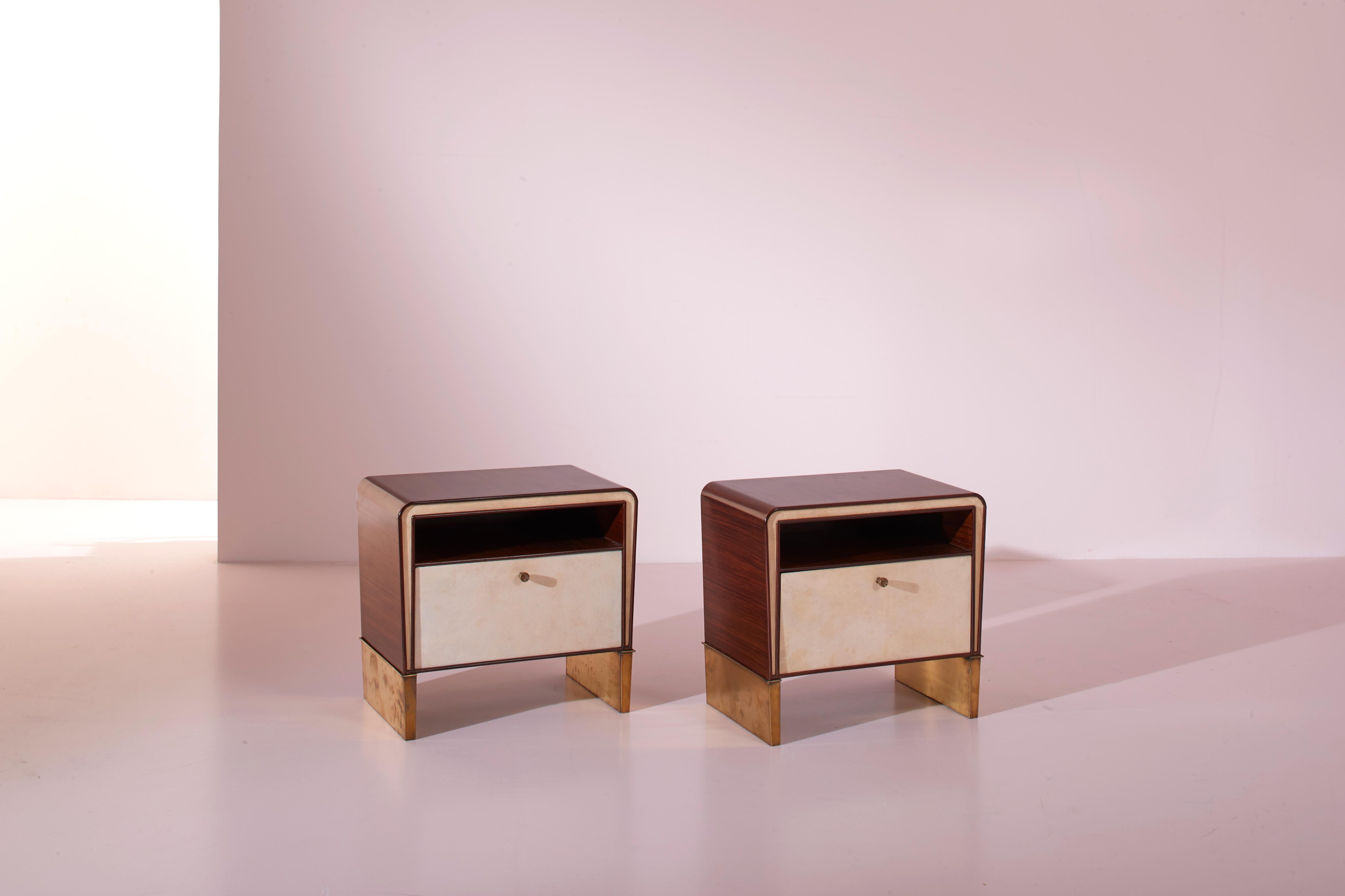 Pair of bedside tables in American walnut, parchment, and brass, designed by Gio Ponti in the 1930s, produced in Italy.

These refined bedside tables, conceived by Gio Ponti and characterized by a slender structure supported by elegant triangular