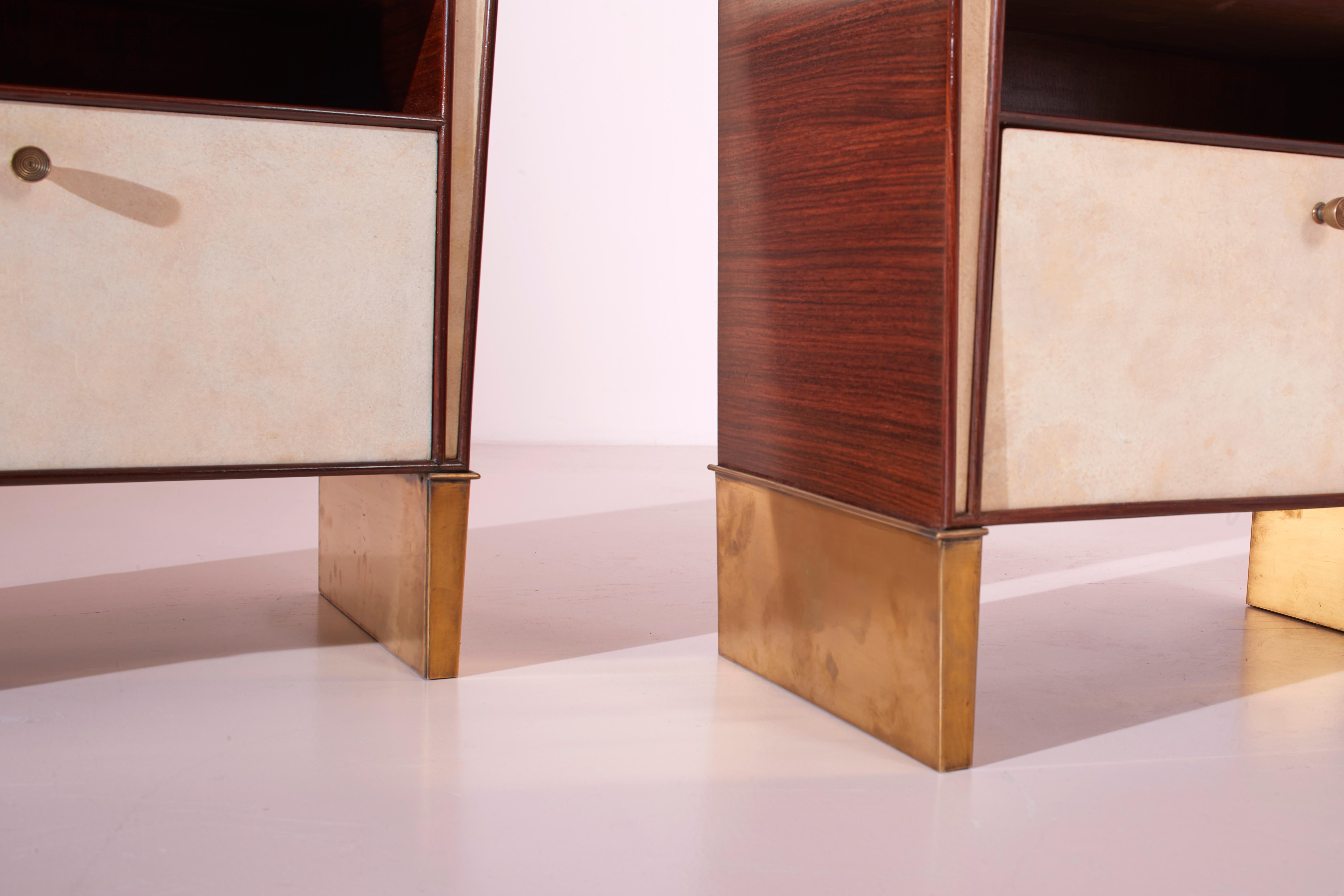 Gio Ponti walnut, parchment and brass bedside tables, Italy, 1930s In Good Condition In Chiavari, Liguria