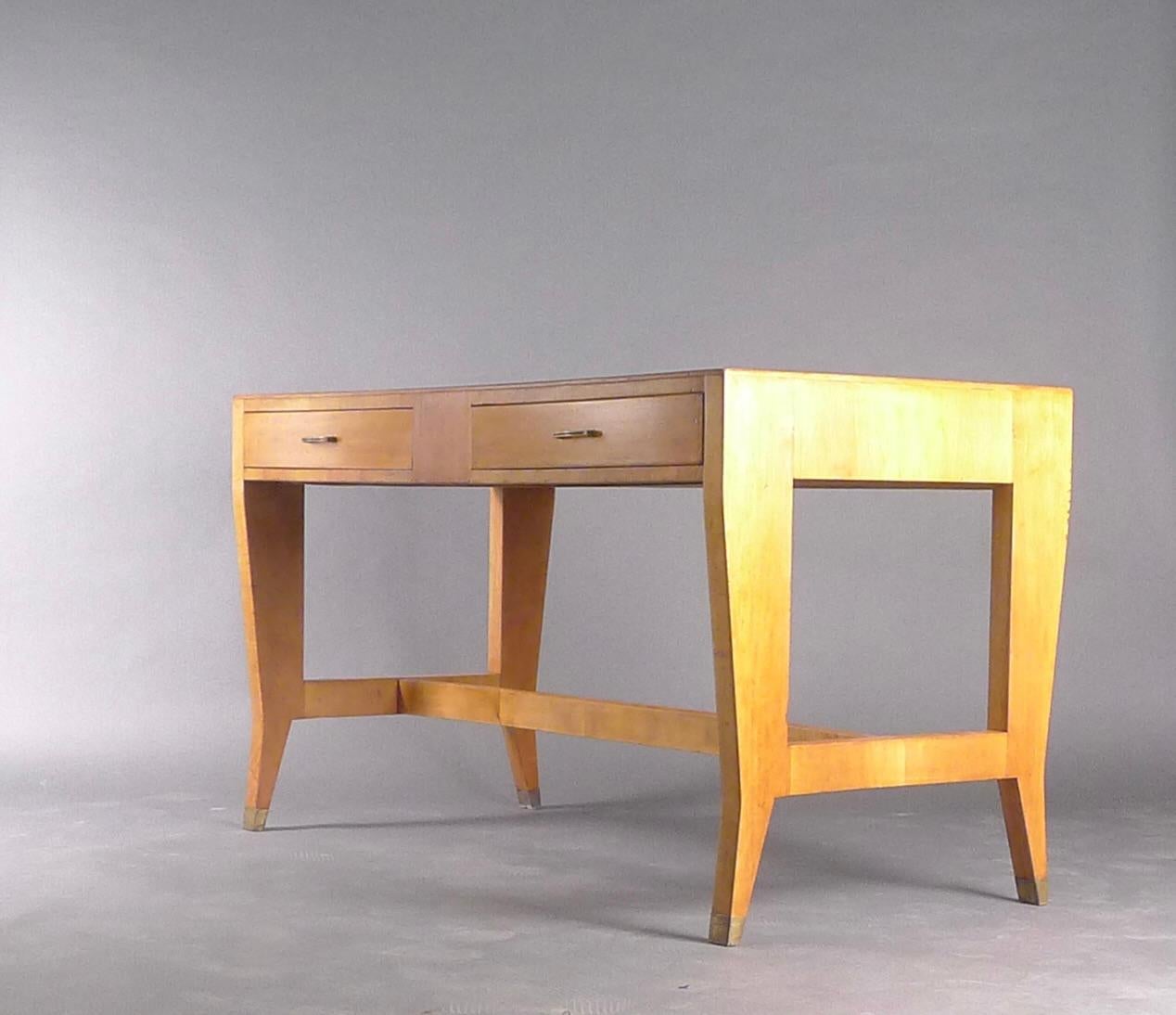 Gio Ponti, Walnut Writing Table, from the Banca Nazionale del Lavoro, 1950s In Good Condition For Sale In Wargrave, Berkshire