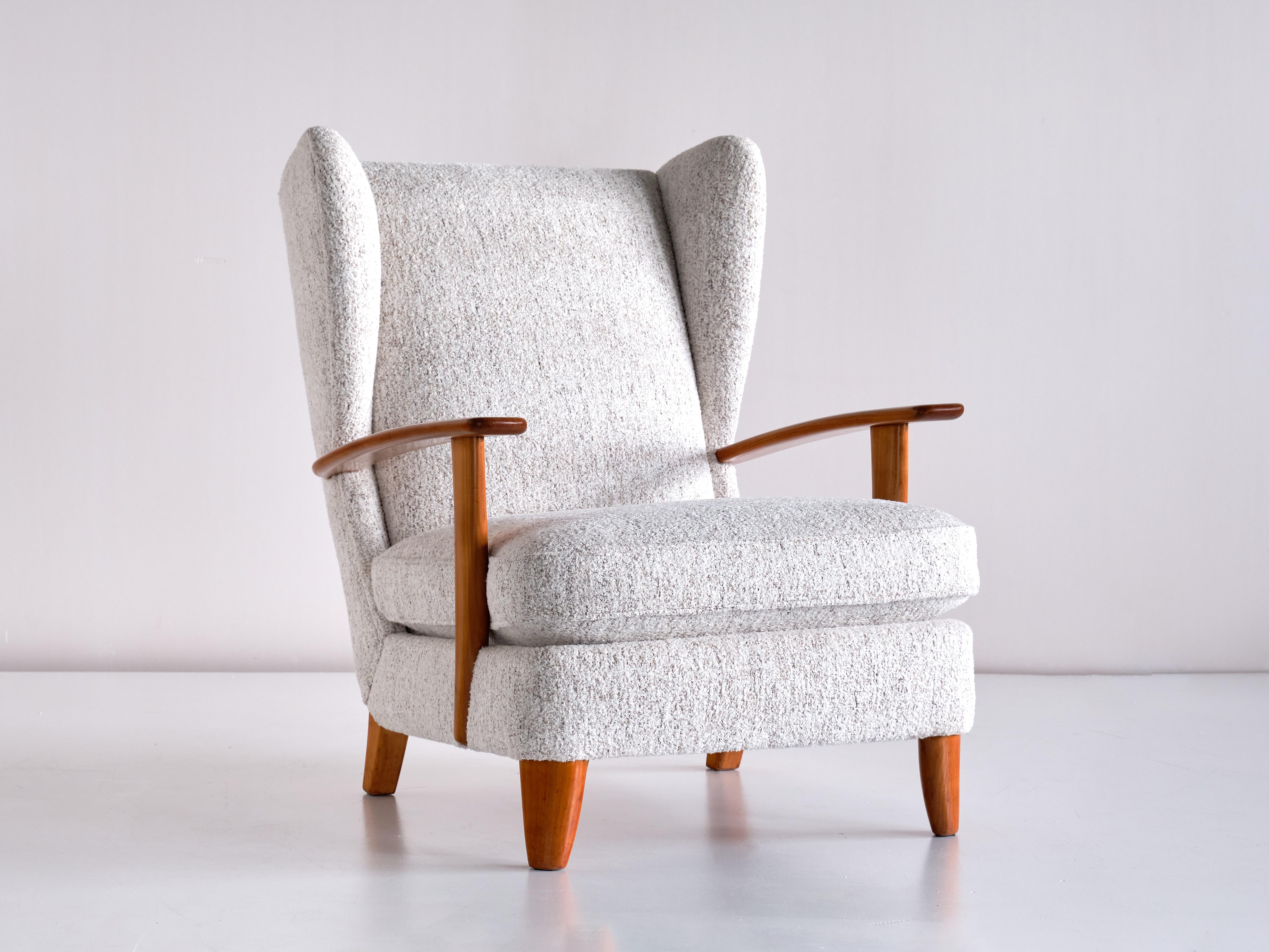 This exceptionally rare wingback chair was designed by Gio Ponti and produced in Italy in 1929. The elegant model was part of the furniture designed by Ponti for the Casa Giampiccoli in Turin around 1927. The generous dimensions make this a very