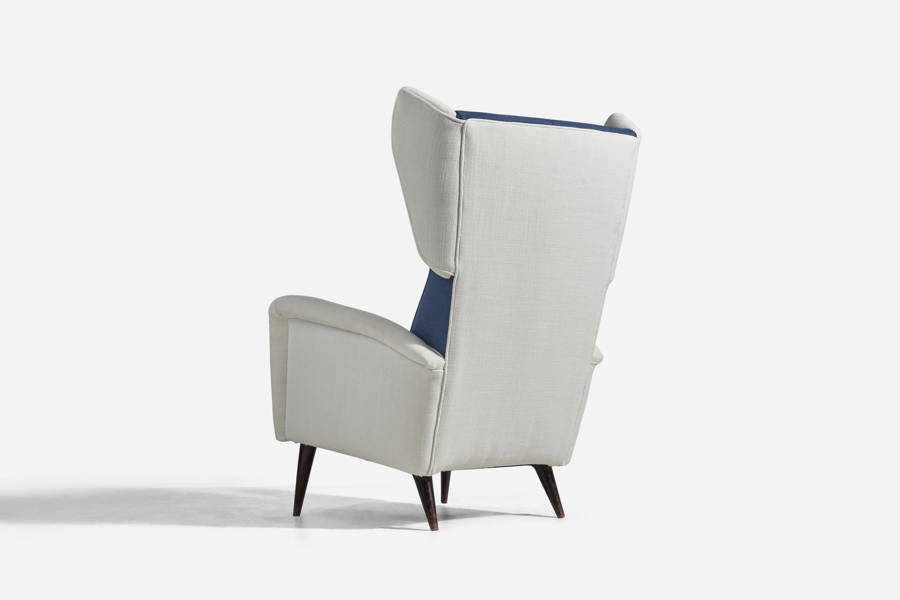 Gio Ponti, fauteuil de salon Wingback/Lavabo, tissu blanc et bleu, chêne, Cassina, années 1950 Bon état - En vente à High Point, NC