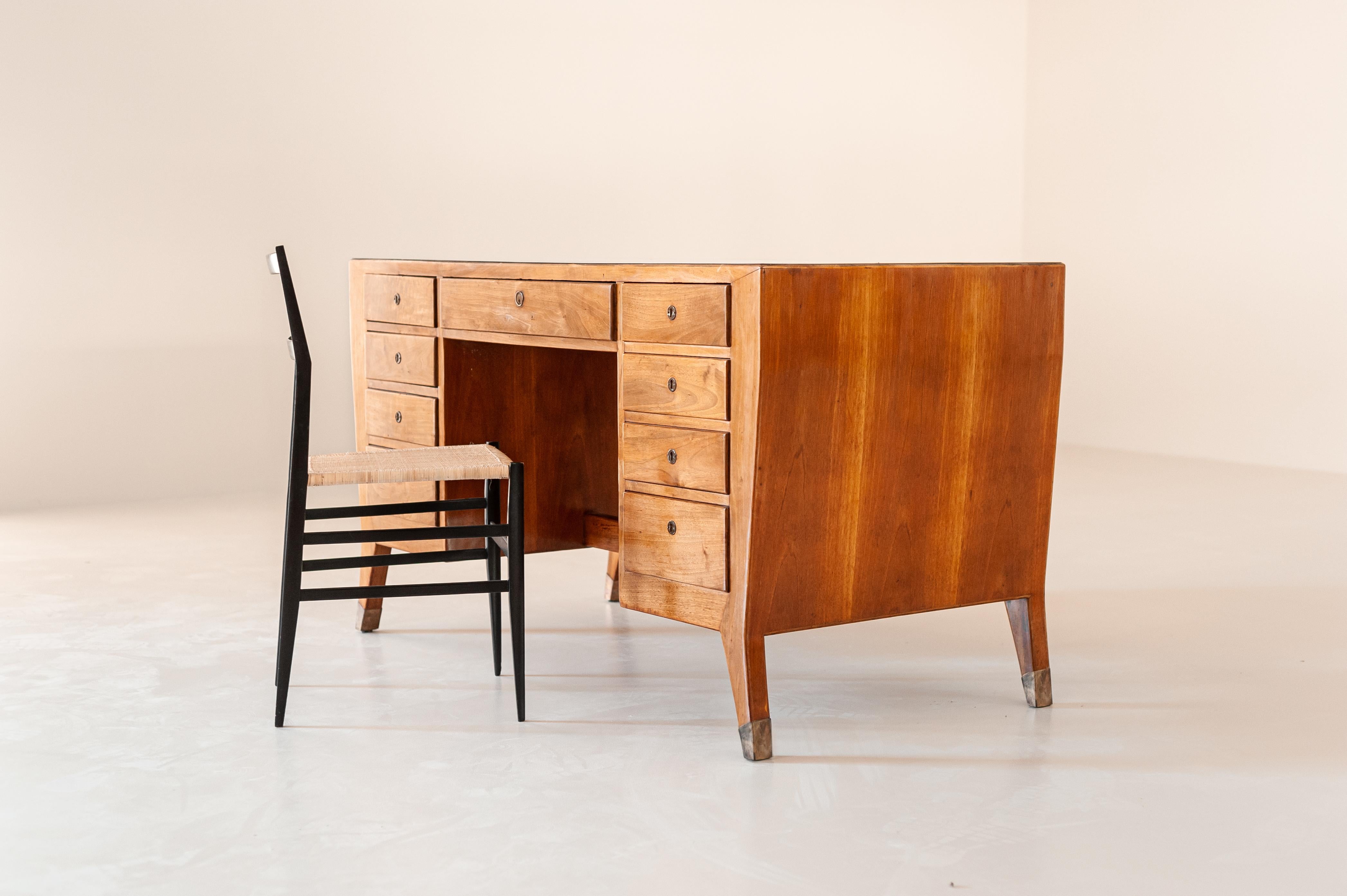 Mid-20th Century Gio Ponti Writing Desk in Walnut and Brass for the BNL Offices, Italy 1940s For Sale