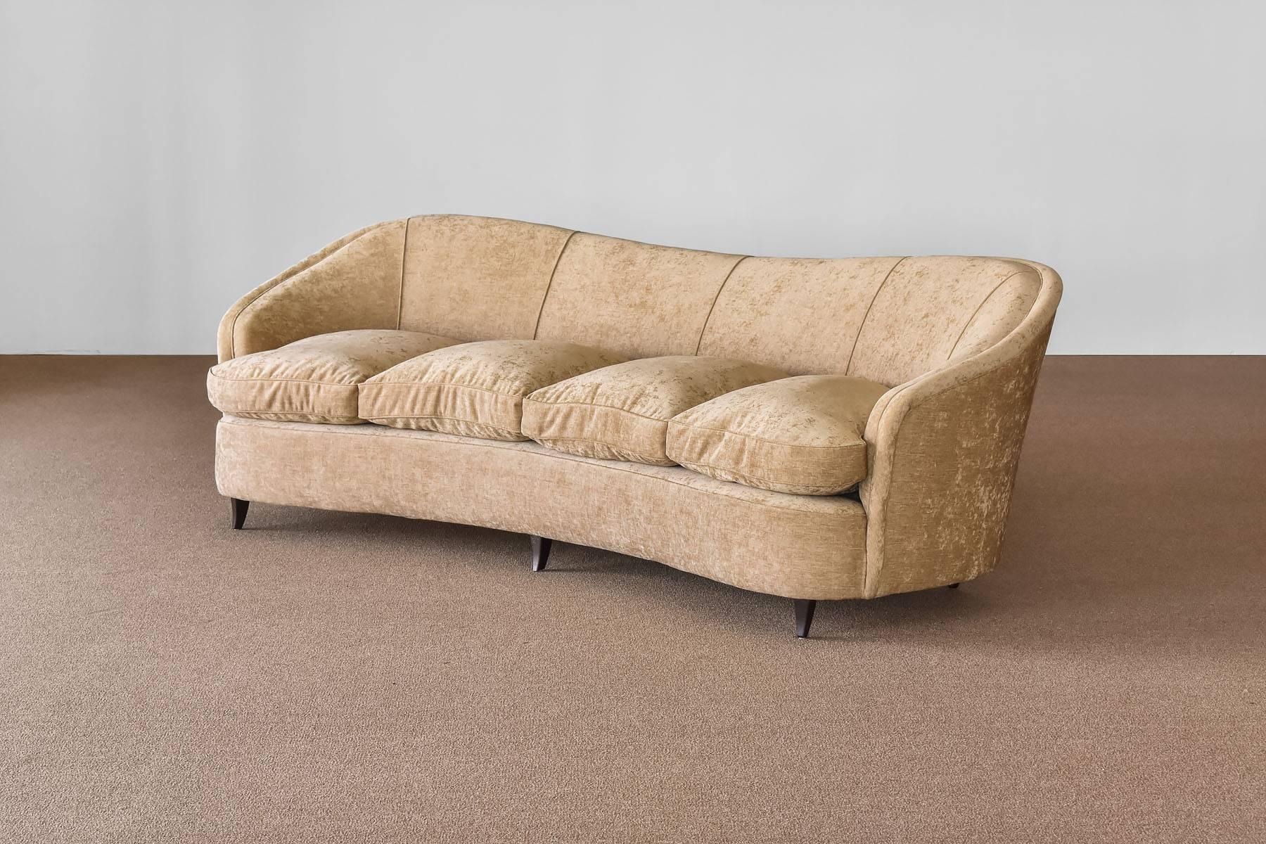 An organically shaped / curved, large four-seat sofa designed by Gio Ponti. Produced by Casa e Giardino in the 1940s. Reupholstered in a high quality beige velvet fabric. Legs in original dark stained beech. This early modernist work has the scale
