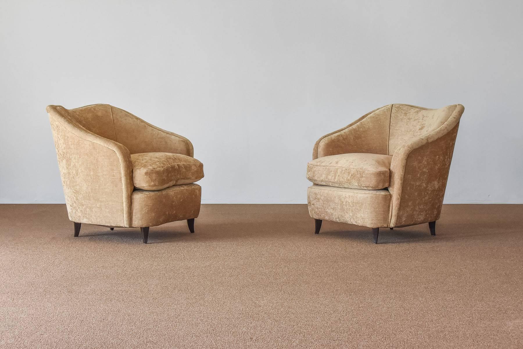 Mid-Century Modern Gio Ponti, Lounge / Armchairs, Beige Velvet, Dark Beech Legs, Italy, 1940s
