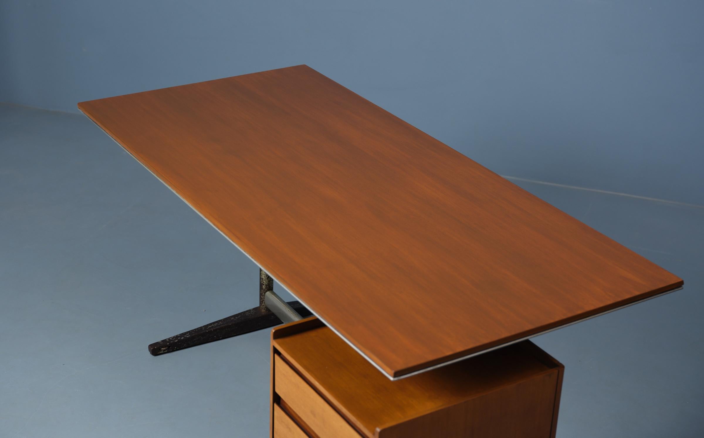 Gio Ponti’s Avant-Garde Design: 1955 RIMA Desk from Pirelli Tower, Milan 2