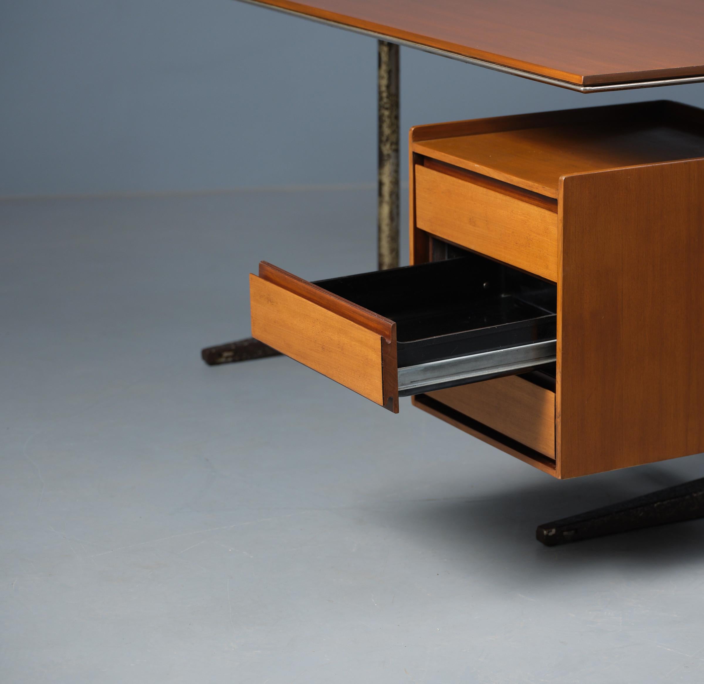Gio Ponti’s Avant-Garde Design: 1955 RIMA Desk from Pirelli Tower, Milan 3