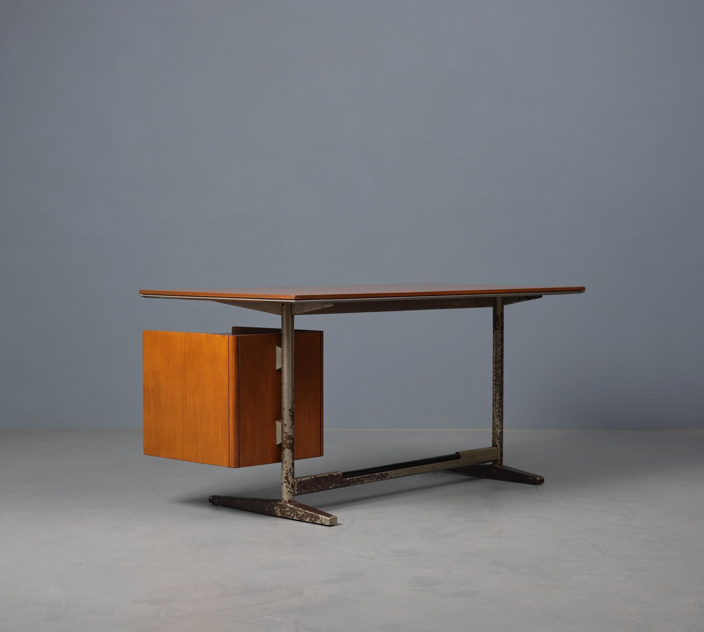 Gio Ponti’s Avant-Garde Design: 1955 RIMA Desk from Pirelli Tower, Milan 4