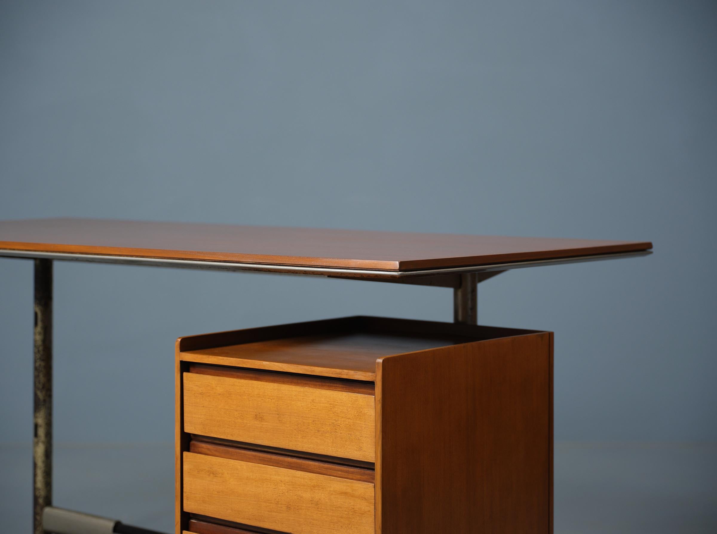 Gio Ponti’s Avant-Garde Design: 1955 RIMA Desk from Pirelli Tower, Milan 5