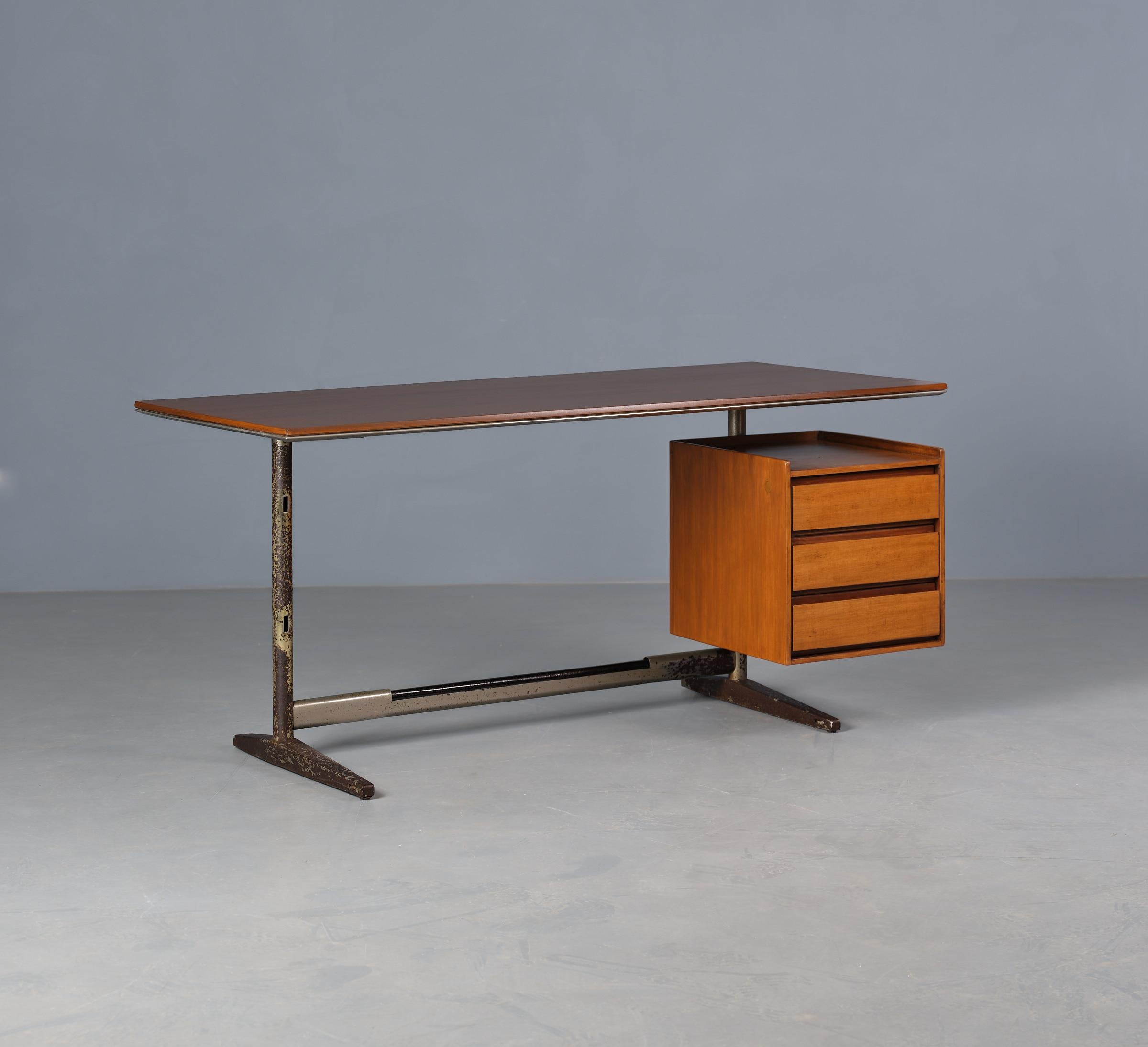 Introducing a historically significant and architecturally inspired desk, designed by the legendary Gio Ponti in collaboration with Alberto Rosselli for the iconic Pirelli Tower in Milan. Created in 1955 and produced by RIMA, this desk is a