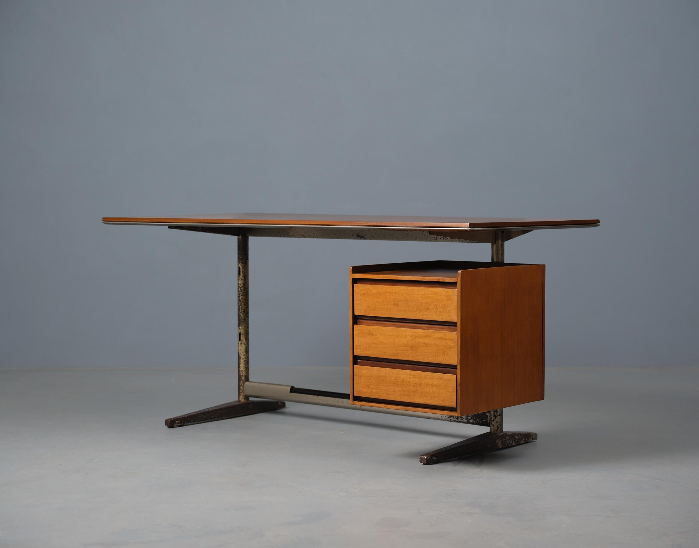 Mid-Century Modern Gio Ponti’s Avant-Garde Design: 1955 RIMA Desk from Pirelli Tower, Milan
