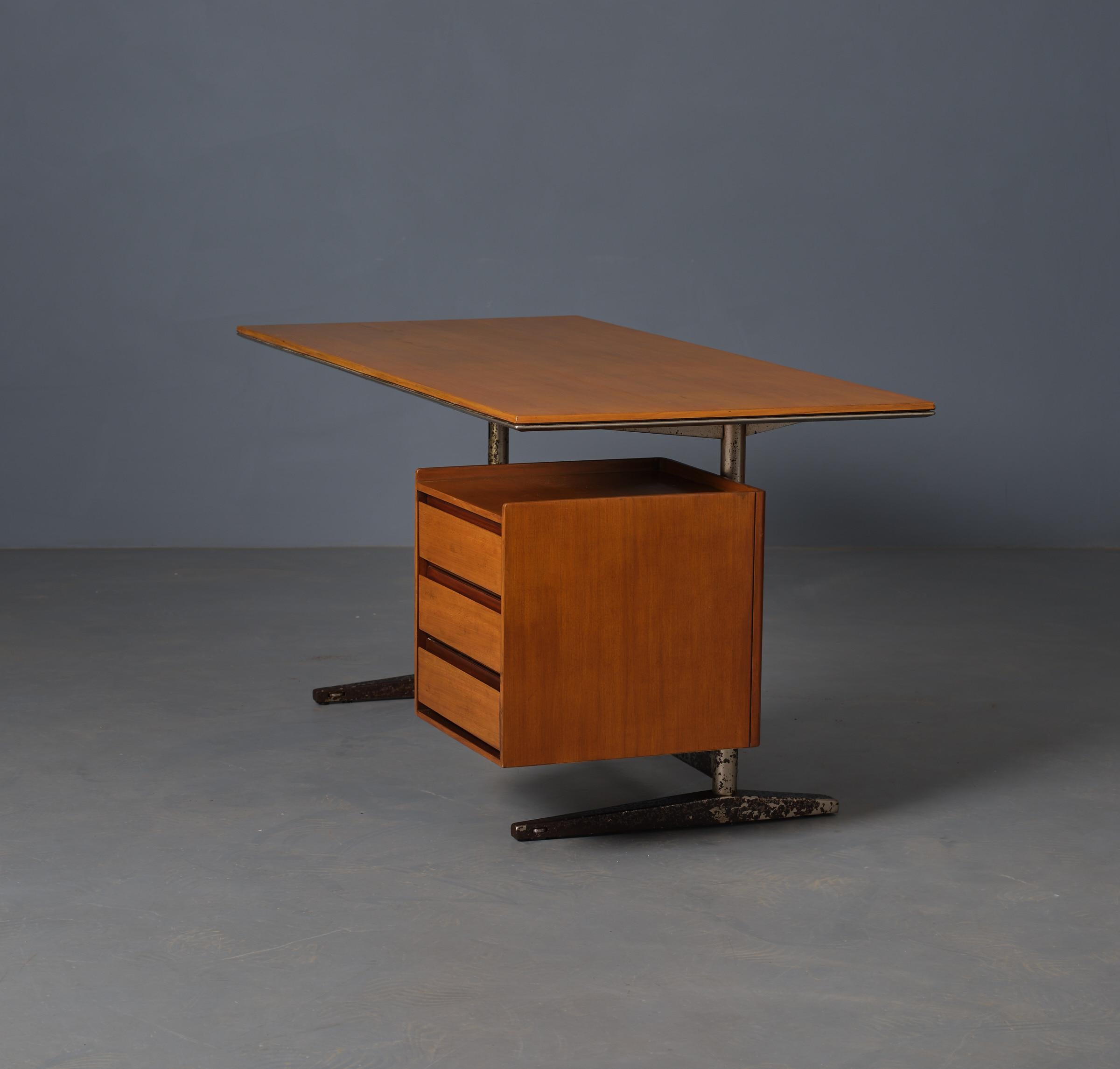 Gio Ponti’s Avant-Garde Design: 1955 RIMA Desk from Pirelli Tower, Milan 1