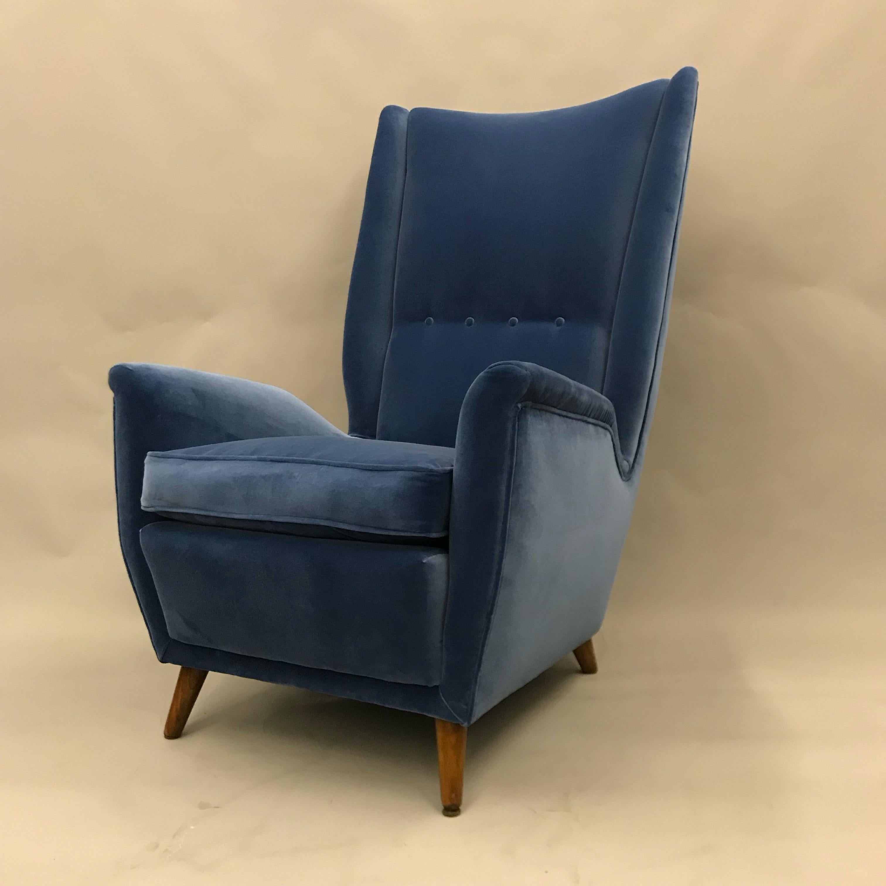 Mid-Century Modern Giò Ponti's High Back Armchair for Isa Bergamo, Italy 1950s For Sale