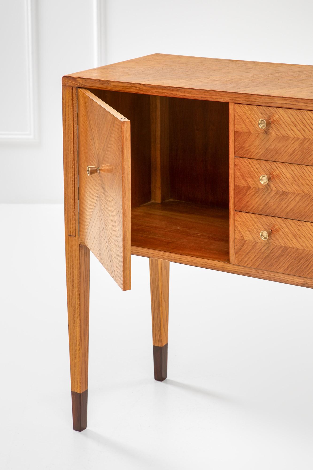 Grand buffet de Gio Ponti, produit par Dassi, vers 1950, Italie Excellent état - En vente à London, GB