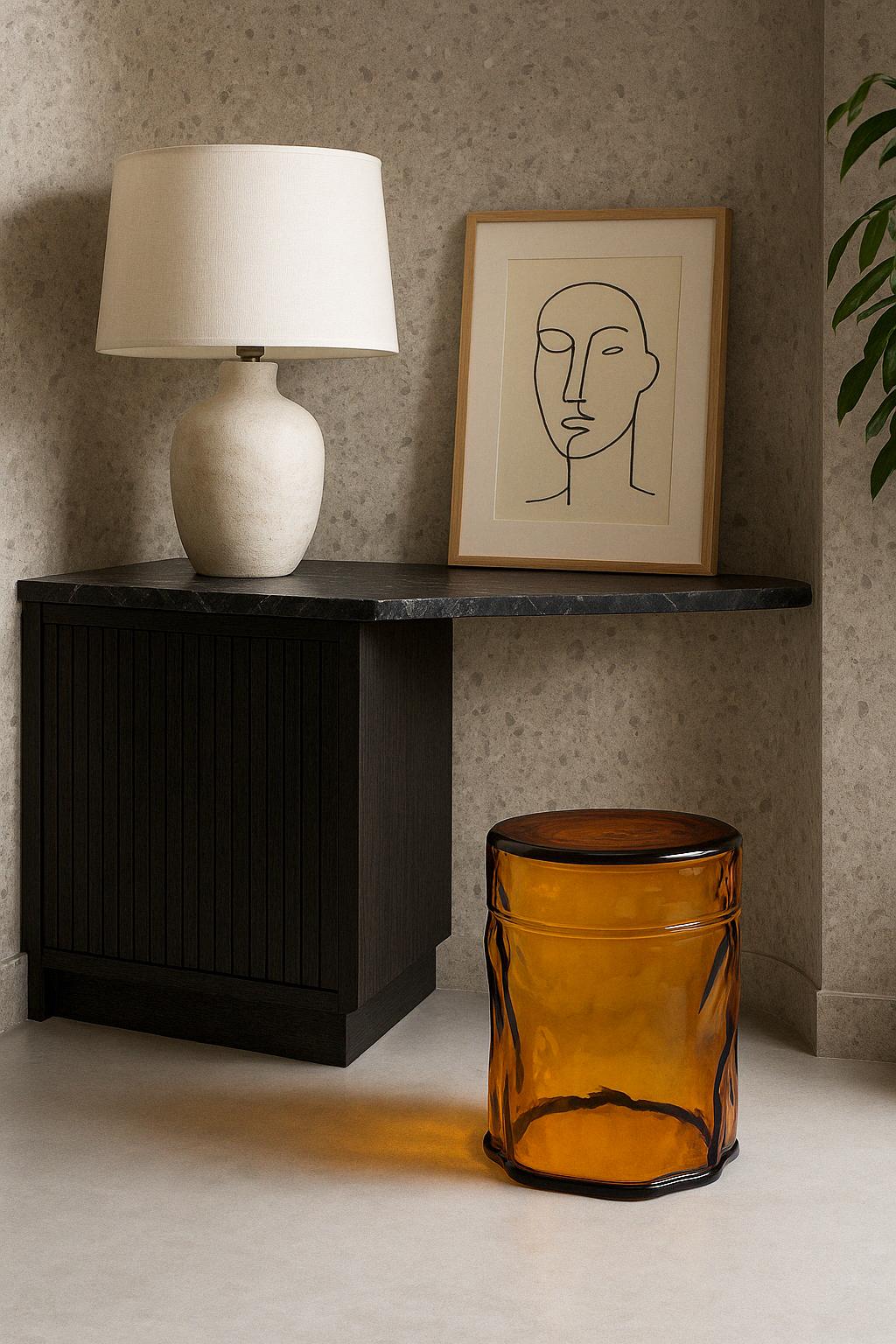 Handgefertigte eklektische Sitzmöbel, die mit der Technik des geblasenen Glases in einer sorgfältig gehämmerten Form hergestellt werden. Die Schaffung dieser beeindruckenden Kunstwerke ist ein wahrhaft bemerkenswerter und 