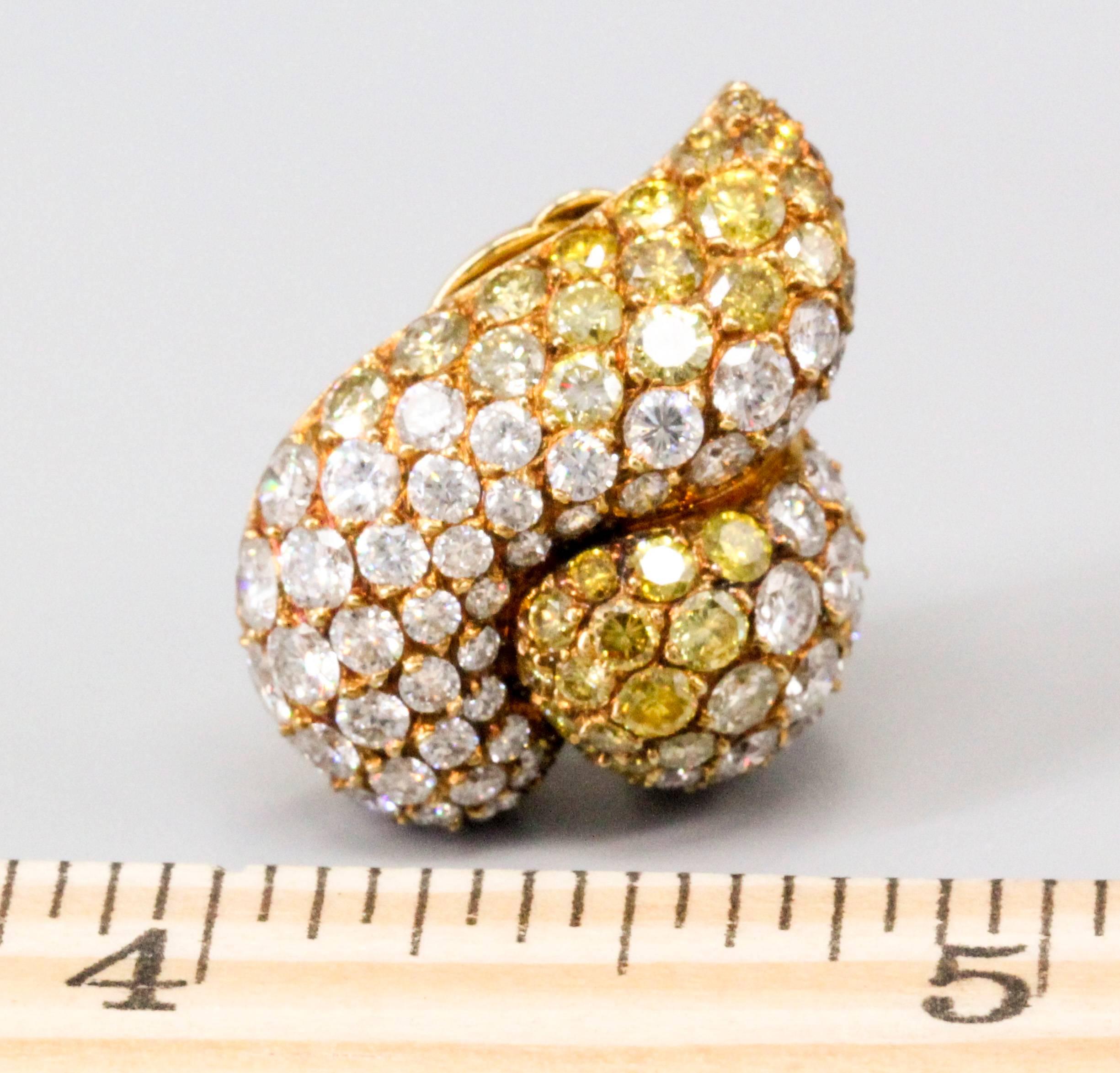 Gioia Goldohrringe mit gelben und weißen Diamanten im Zustand „Hervorragend“ im Angebot in New York, NY