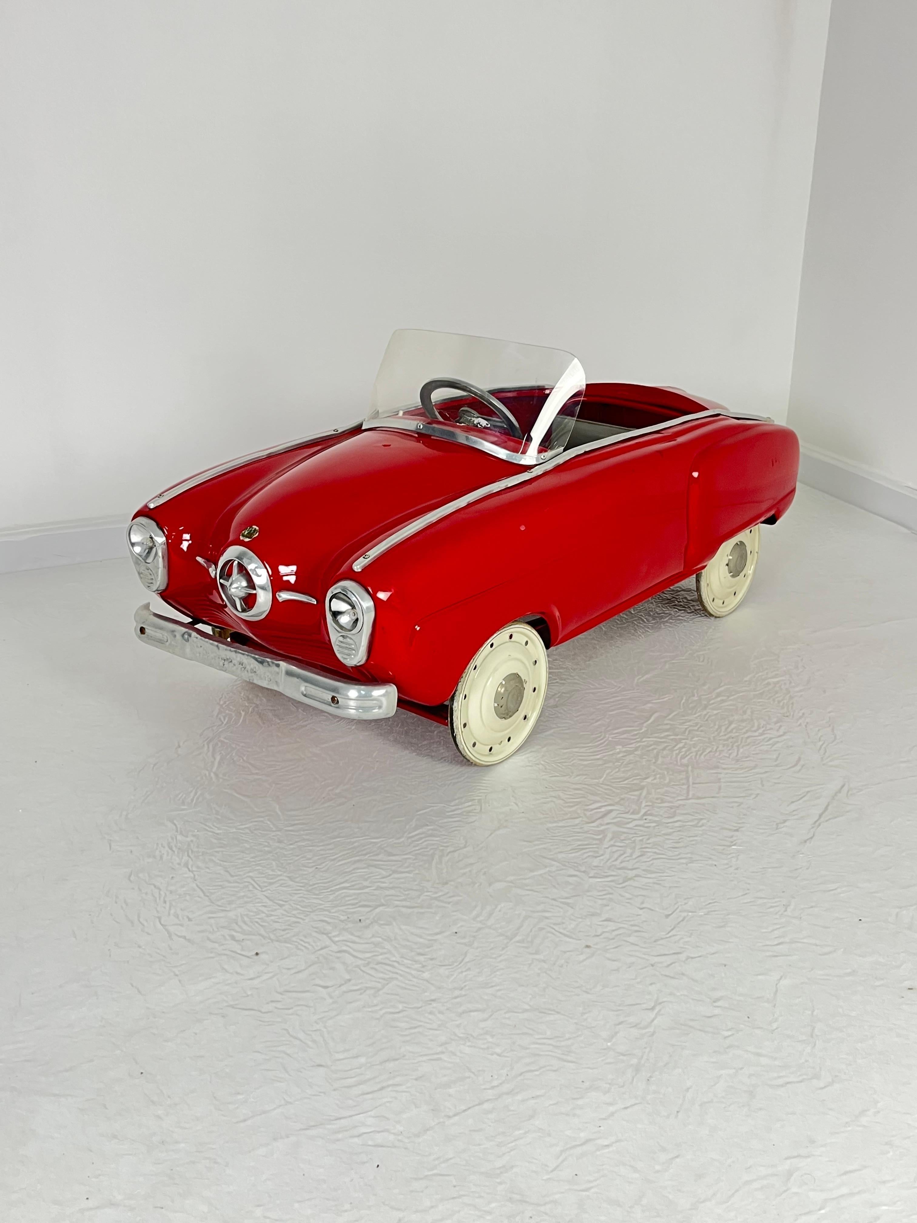Automobile a pedali Giordani modello Studebaker, Made in Italy anni '50
Oggetto della famiglia,
apparteneva a mio nonno, tramandata da generazioni.
Buone condizioni, piccoli segni di invecchiamento.