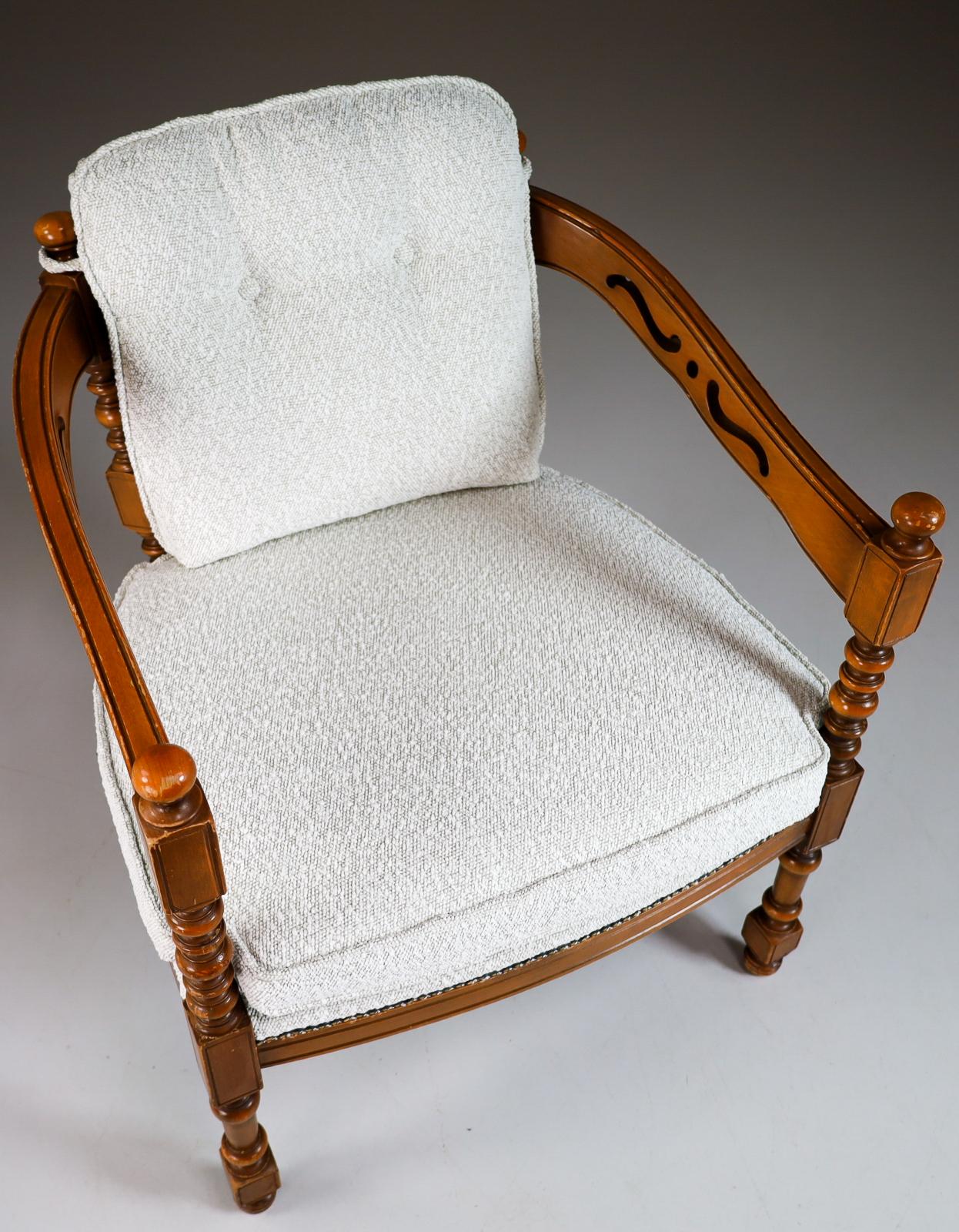 Giorgetti Armchair in Bouclé Wool Fabric Italy 1970s For Sale 2