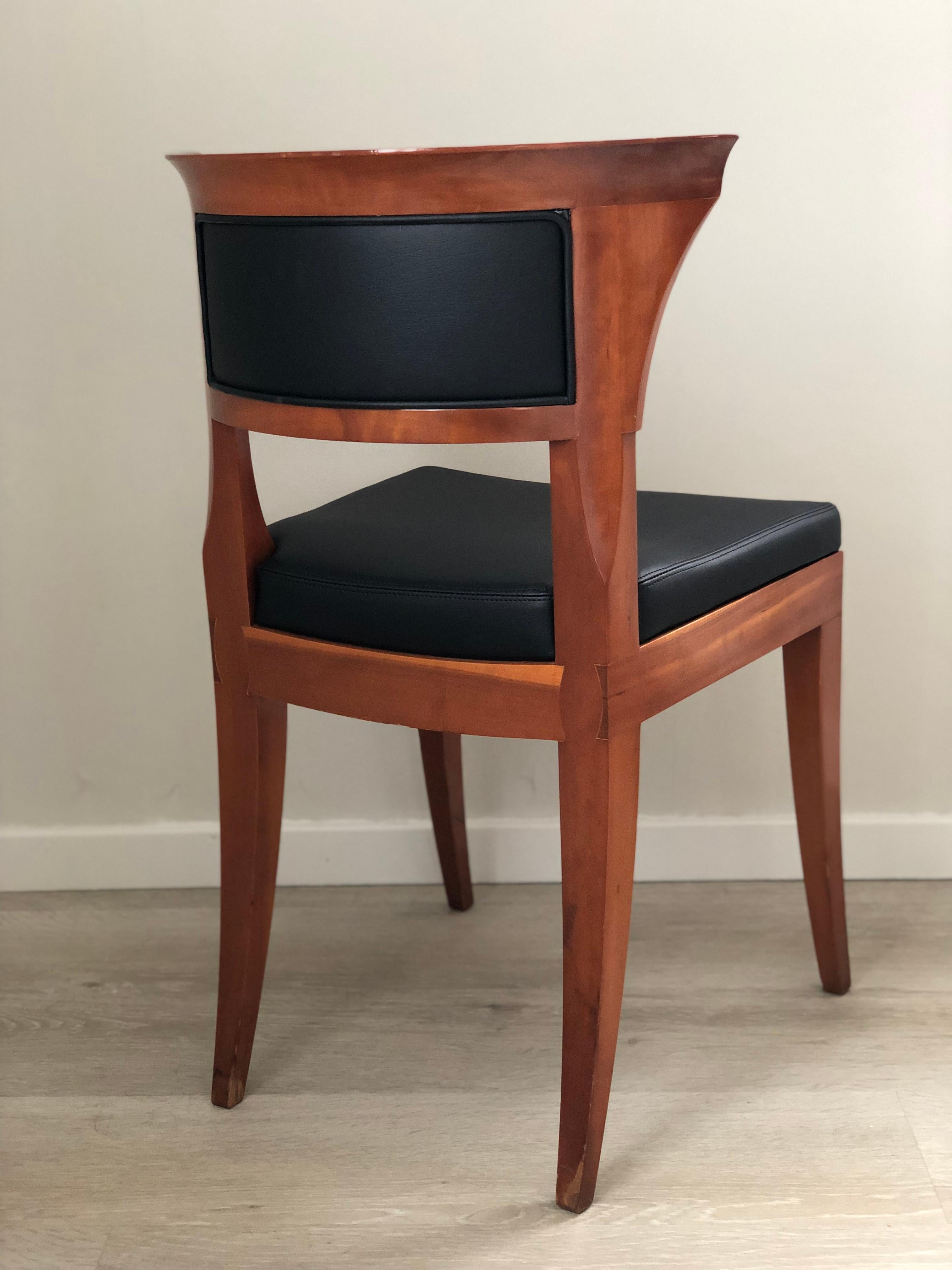 Modern A Pair of 4 Giorgetti Cherry Wood Dining Chairs Model Sella Media by Leon Krier  For Sale