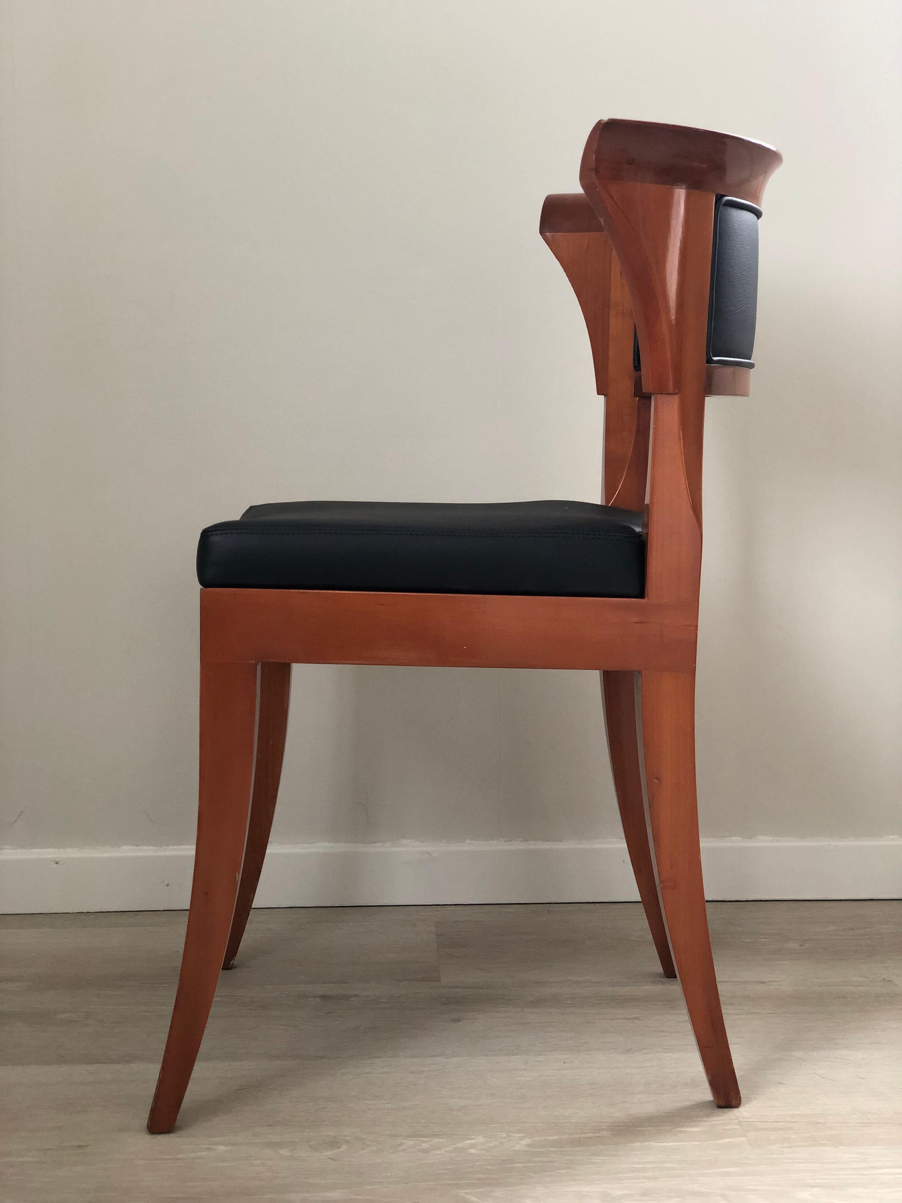 A Pair of 4 Giorgetti Cherry Wood Dining Chairs Model Sella Media by Leon Krier  For Sale 1