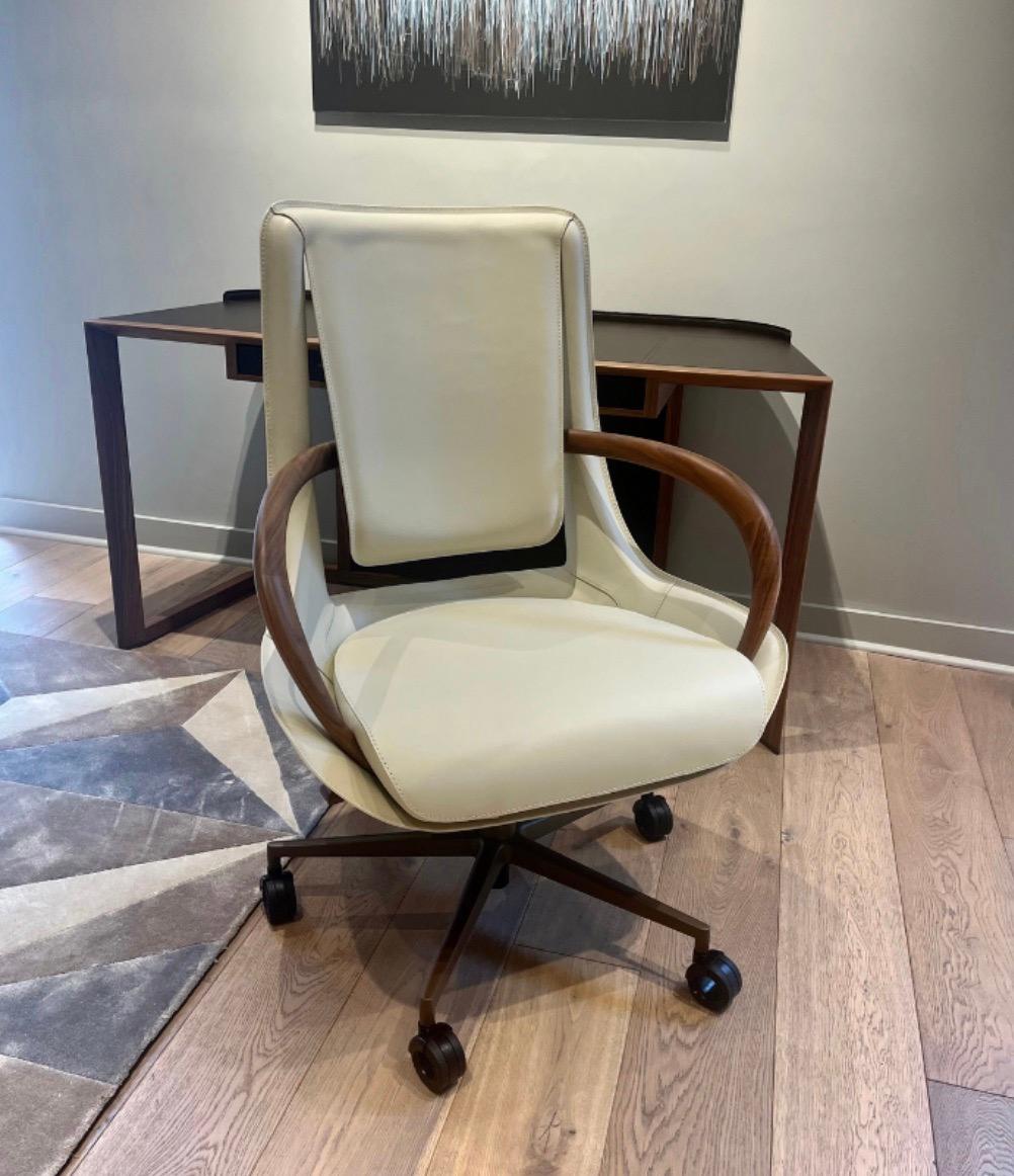 Modern Giorgetti Clip Office Leather Walnut Chair Designed by M2atelier  For Sale