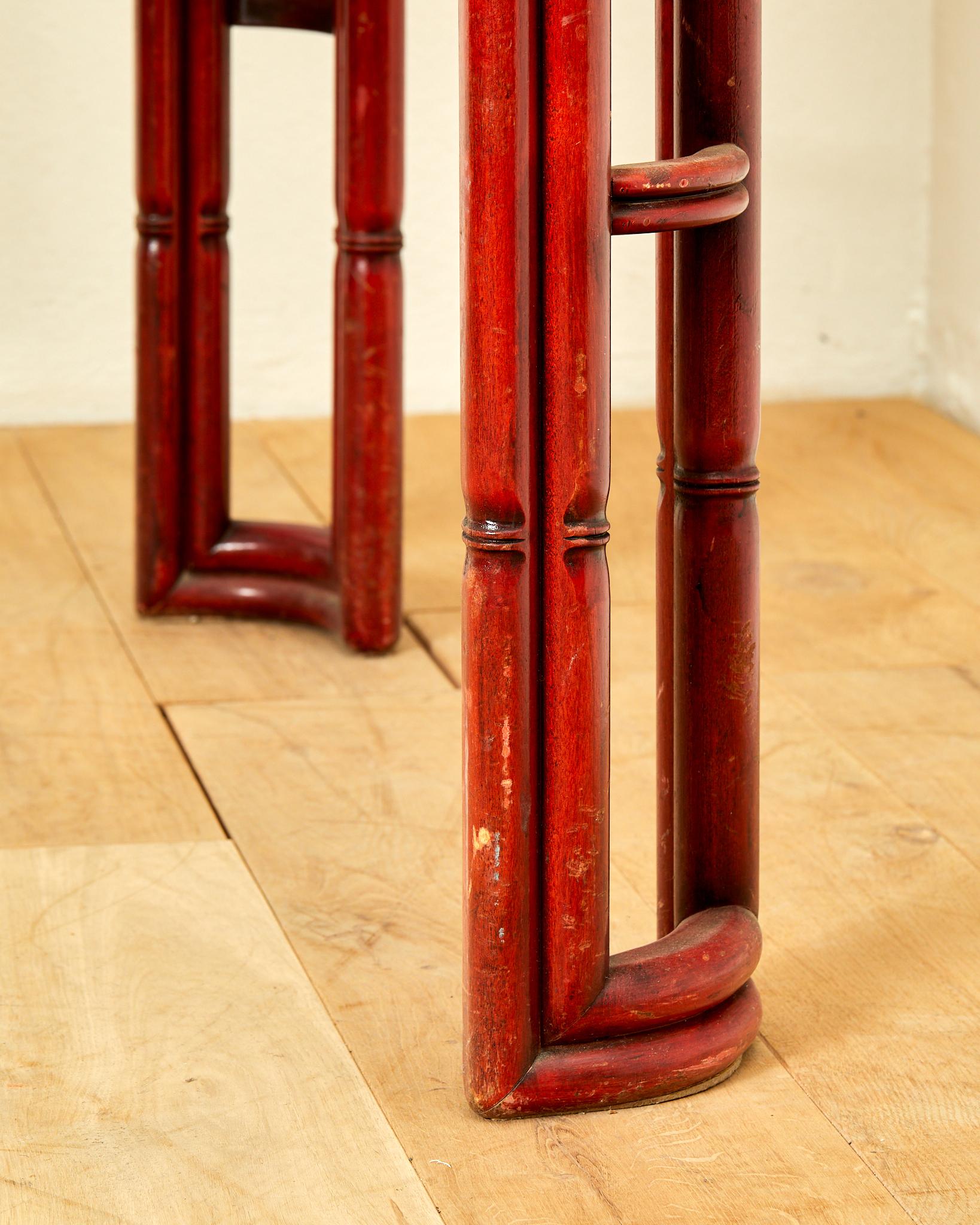 Giorgetti, Esszimmertisch, rot lackiertes Bambusholzimitat, um 1960 (Moderne) im Angebot