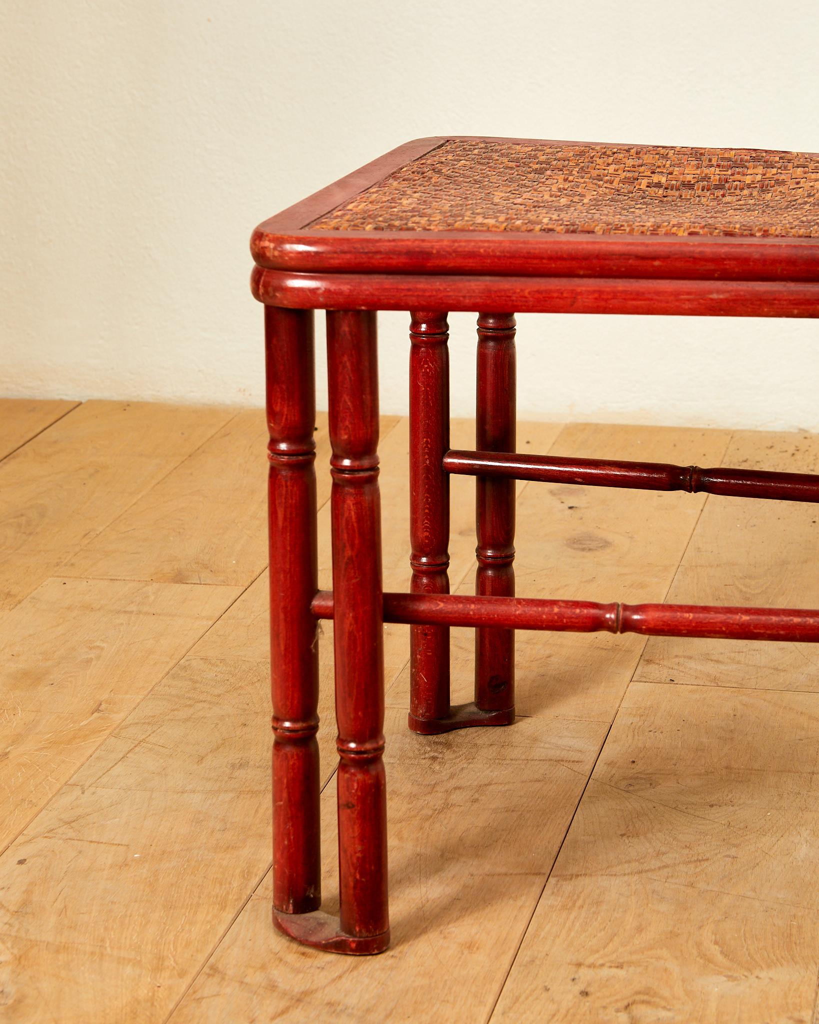 Giorgetti, Esszimmertisch, rot lackiertes Bambusholzimitat, um 1960 (Mitte des 20. Jahrhunderts) im Angebot