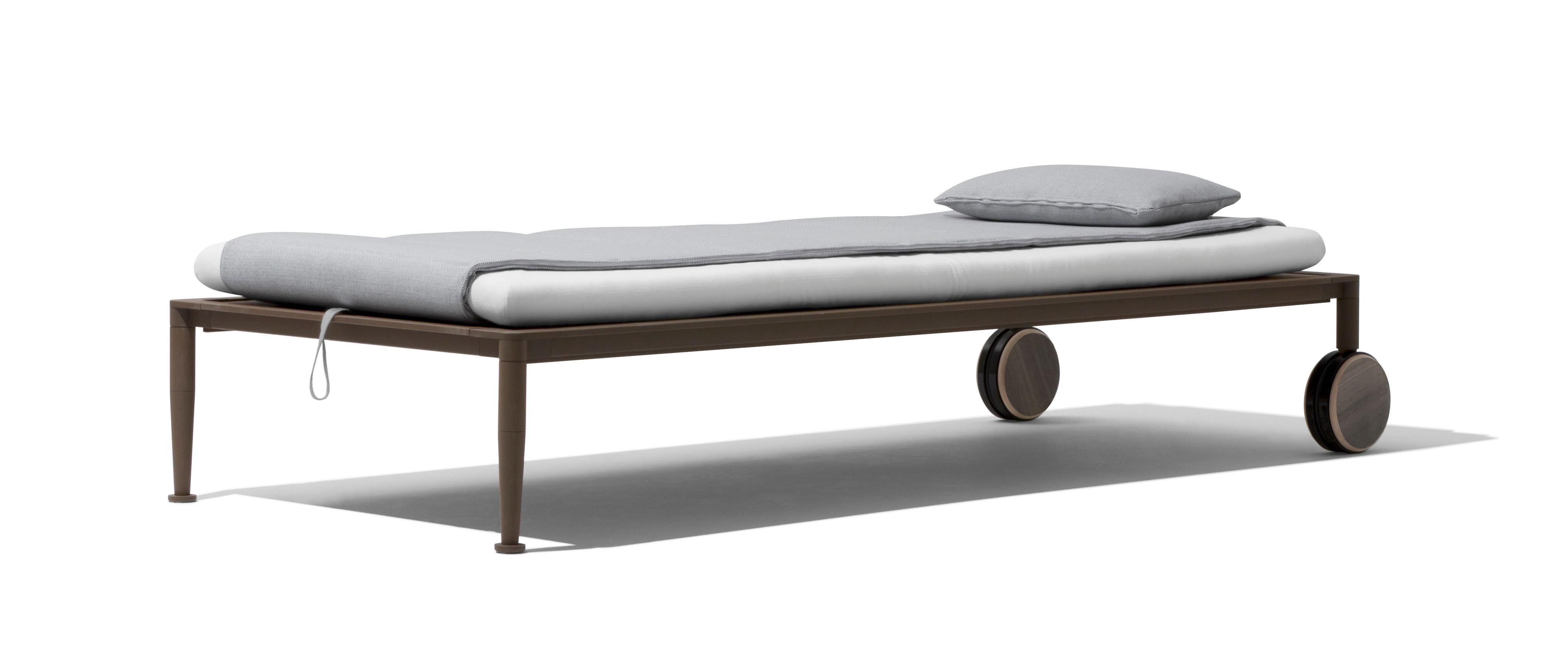 Gea Beach Lounger designed by Chi Wing Lo
Ajustable Chaise lounge with sophisticated manual mechanism enables the incline of the back and footrest to be adjusted, offering a piece of furniture that provides an almost personalised solution to