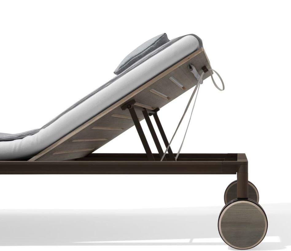 Giorgetti Gea Beach Lounger, entworfen von Chi Wing Lo – Verstellbare Chaiselongue (Moderne) im Angebot