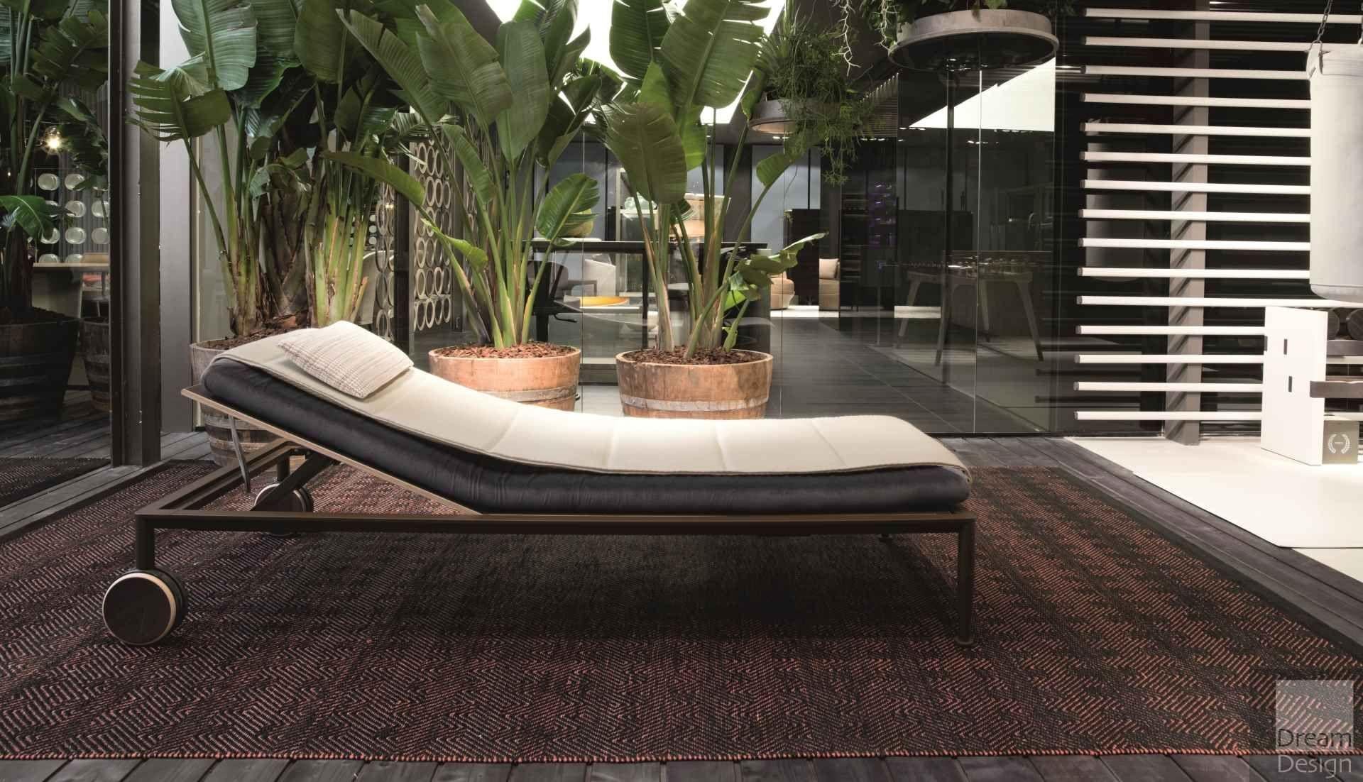 Italian Giorgetti Gea Beach Lounger Designed by Chi Wing Lo - Adjustable Chaise Lounge For Sale