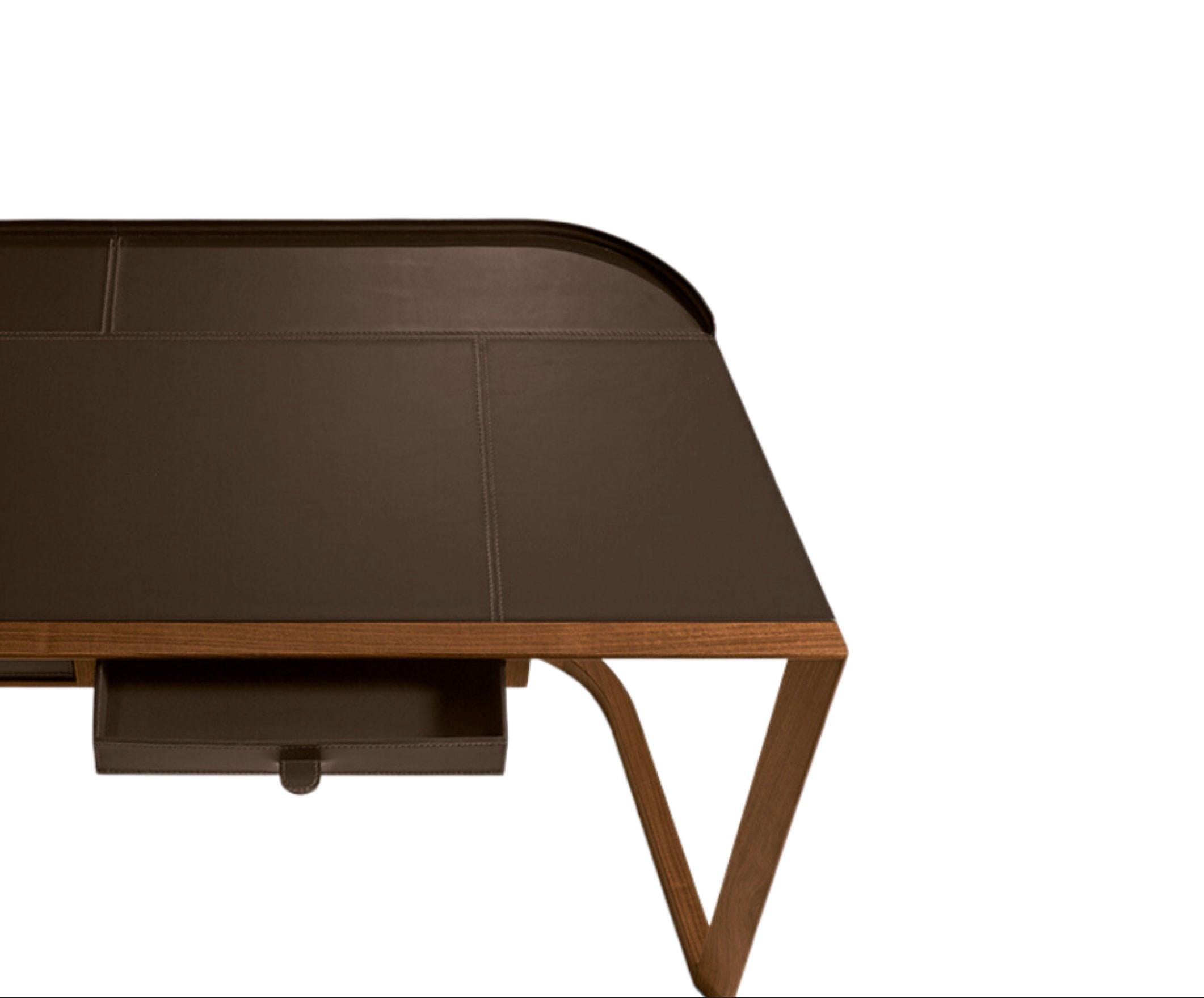 Italian Giorgetti Ion Executive Walnut Leather Desk Designed by Chi Wing Lo  For Sale