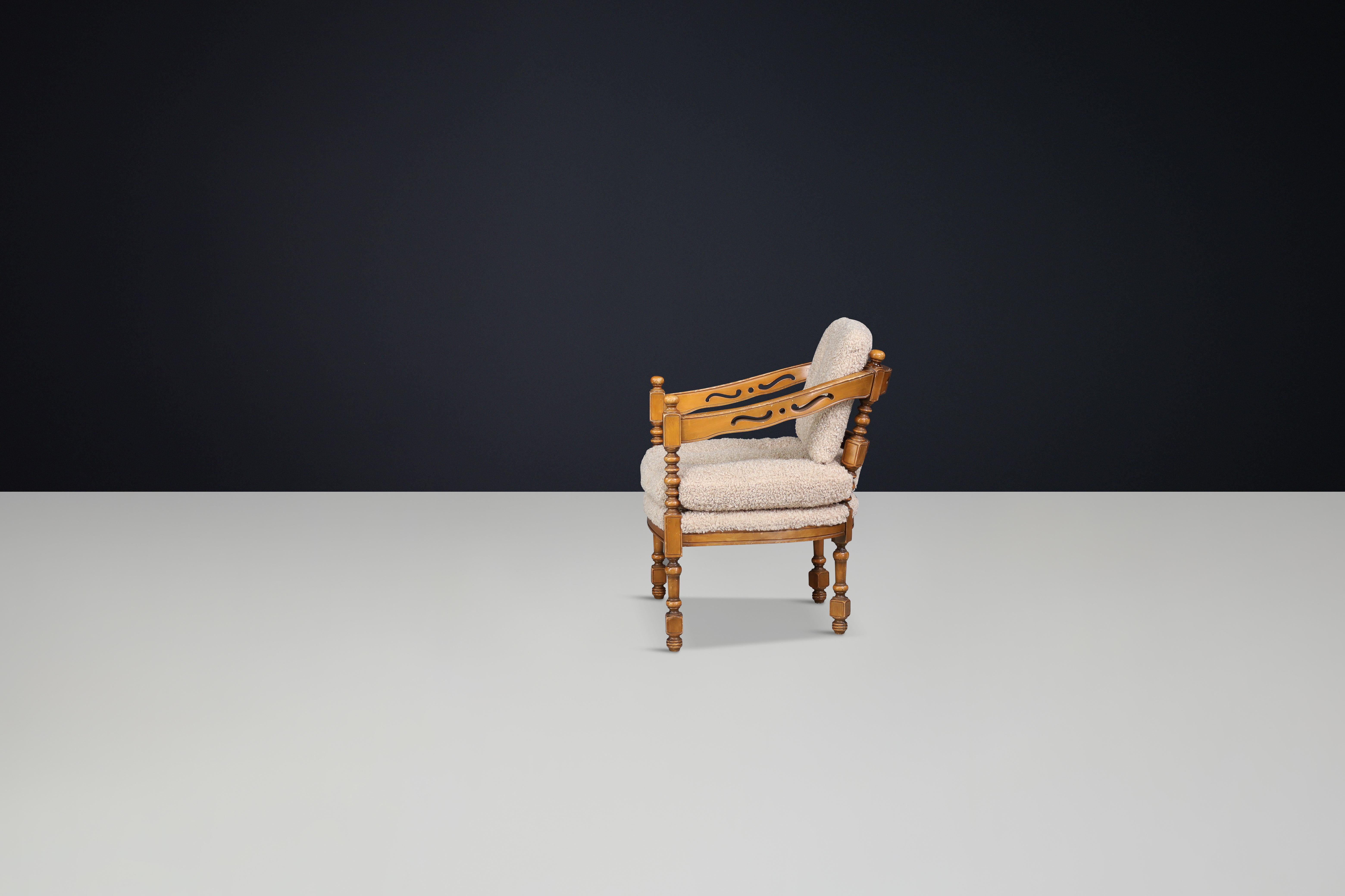 Tissu d'ameublement Fauteuil italien Giorgetti en bois sculpté &New Bouclé, 1975 en vente