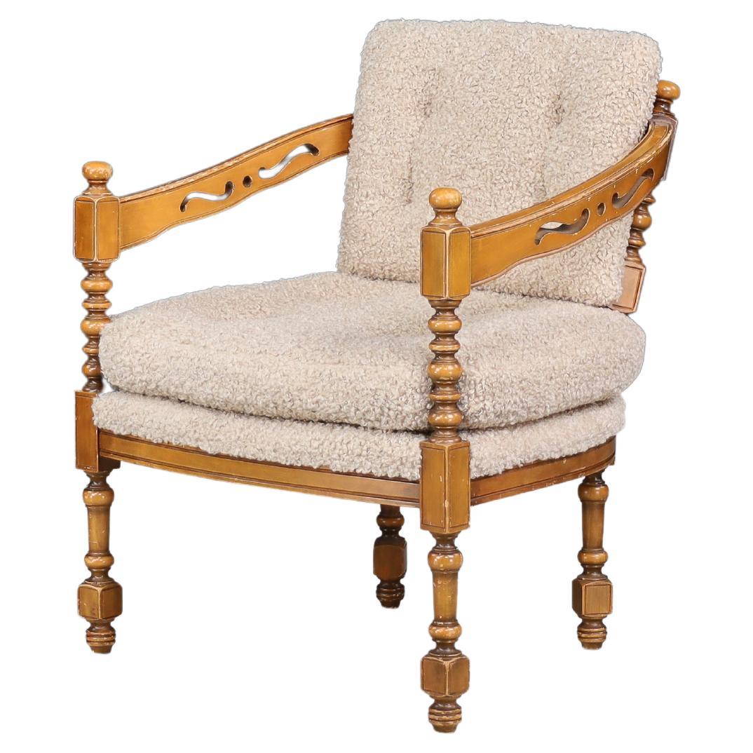 Fauteuil italien Giorgetti en bois sculpté &New Bouclé, 1975 en vente