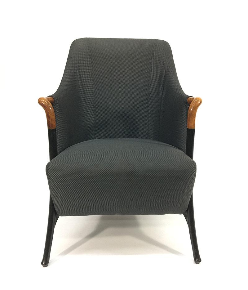 Giorgetti Progetti armchair, Italy, 1980s

Progetti arm/ lounge chair by Umberto Asnago for Giorgetti
Italy, 1980s

The chair is in good condition, the fabric shows some discolor at the back

The measurements are:
90 cm high, 63 cm wide and