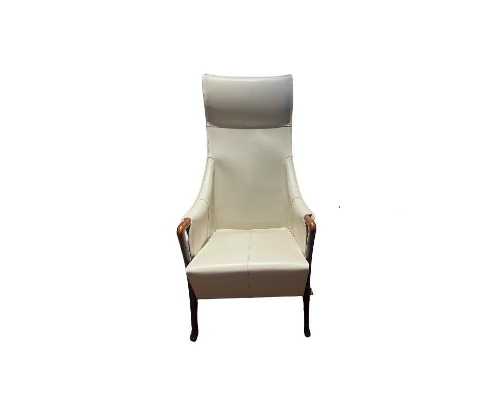 Progetti is an armchair with a strongly recognizable image, that, thanks to the innovative and freshness design, it has become an icon for Giorgetti. This product is a showroom floor sample. 

Finishes: Saddle Leather Milky/Fin.45 - Beech