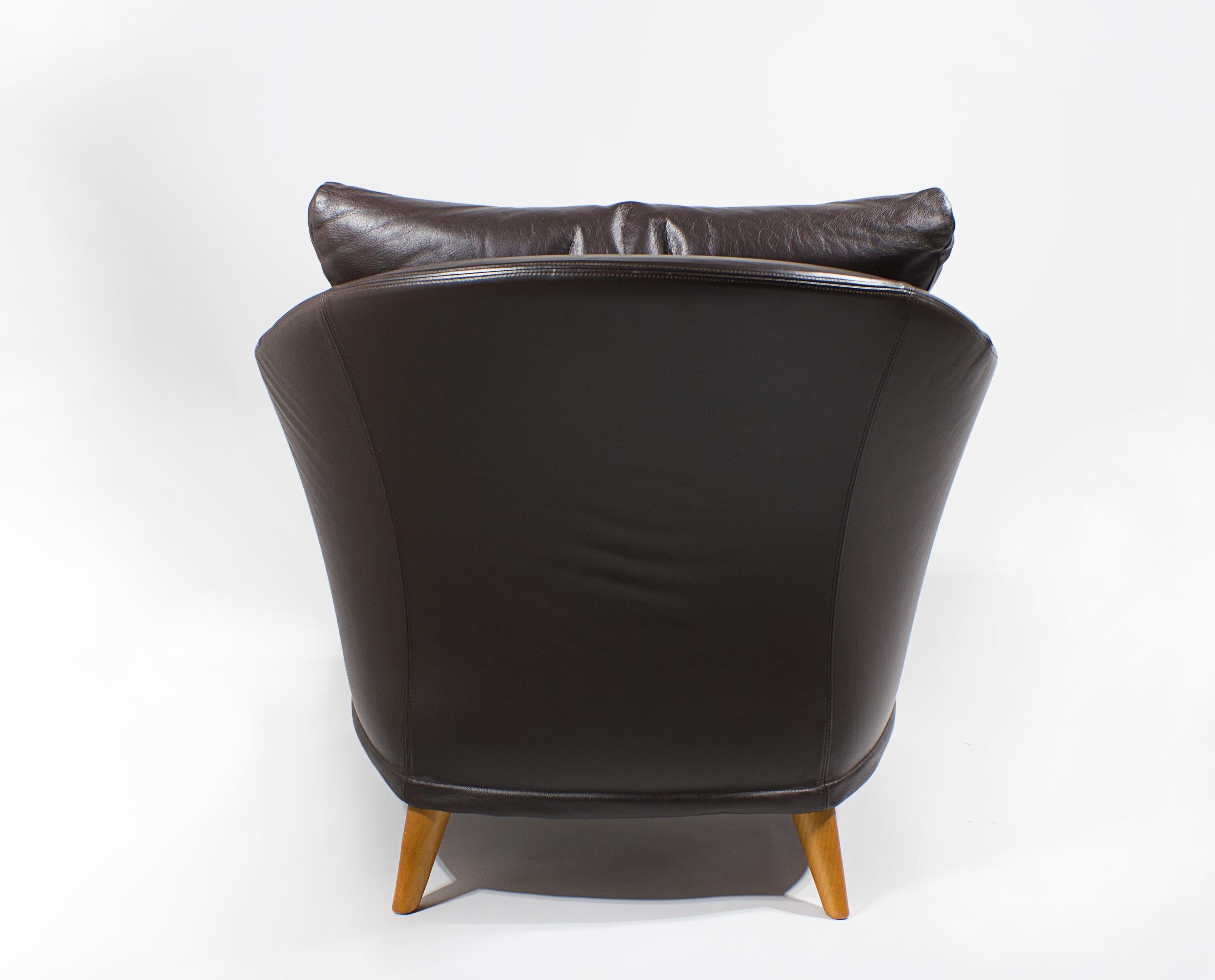 20th Century Giorgetti Progetti Series 'Peggy' Lounge Chairs in Chocolate Brown Leather For Sale