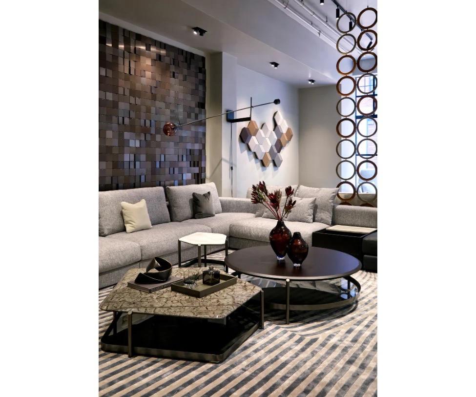 Giorgetti Skyline-Sofa mit Unterteil von Carlo Colombo   im Zustand „Hervorragend“ im Angebot in Boston, MA