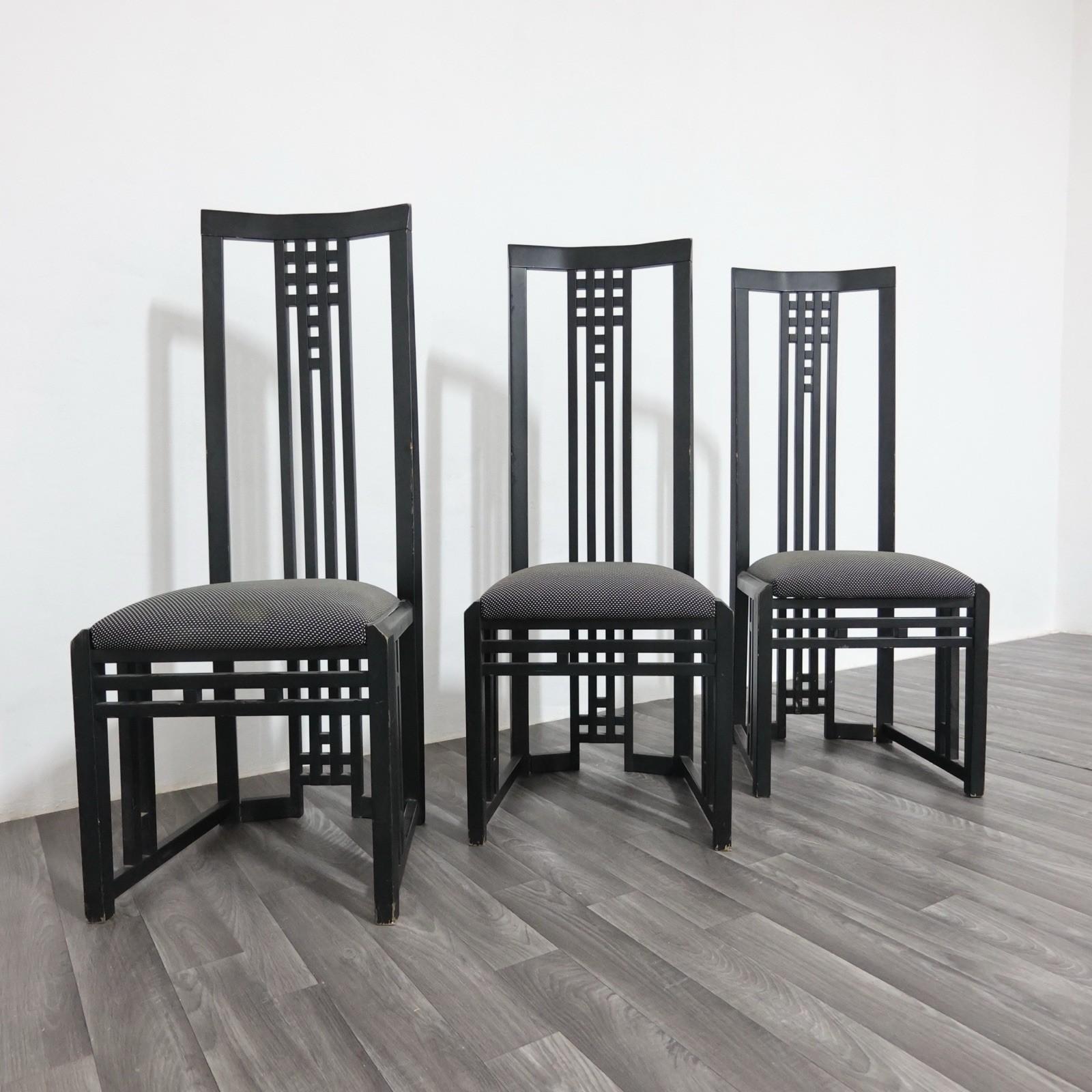 Giorgetti Tris Sedie Tronetto in Legno 1970's Design Modernariato.


Misure:

Altezza 116 cm

Larghezza 46 cm

Profondità 48 cm


In buone condizioni conservative, presenti segni del tempo dovuti all'utilizzo e all'età. (Vedi foto)


Se hai bisogno