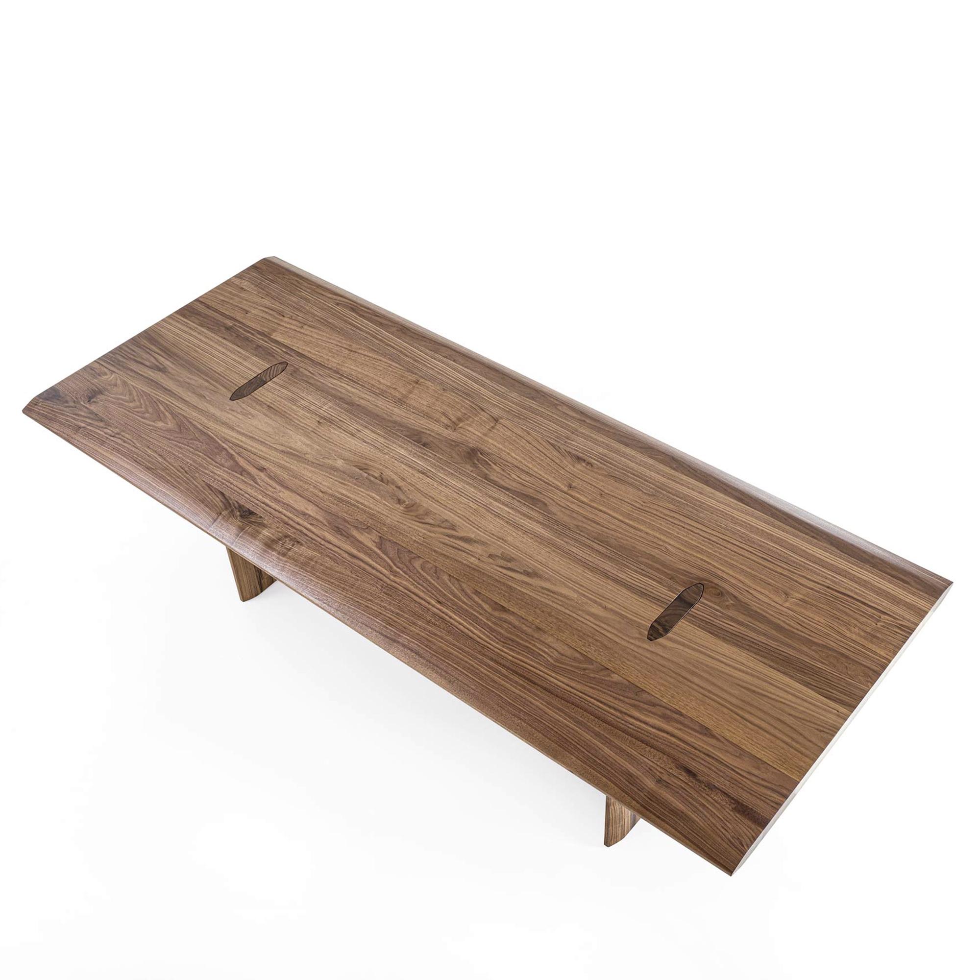 Fait main Giorgia Walnut Dining Table en vente